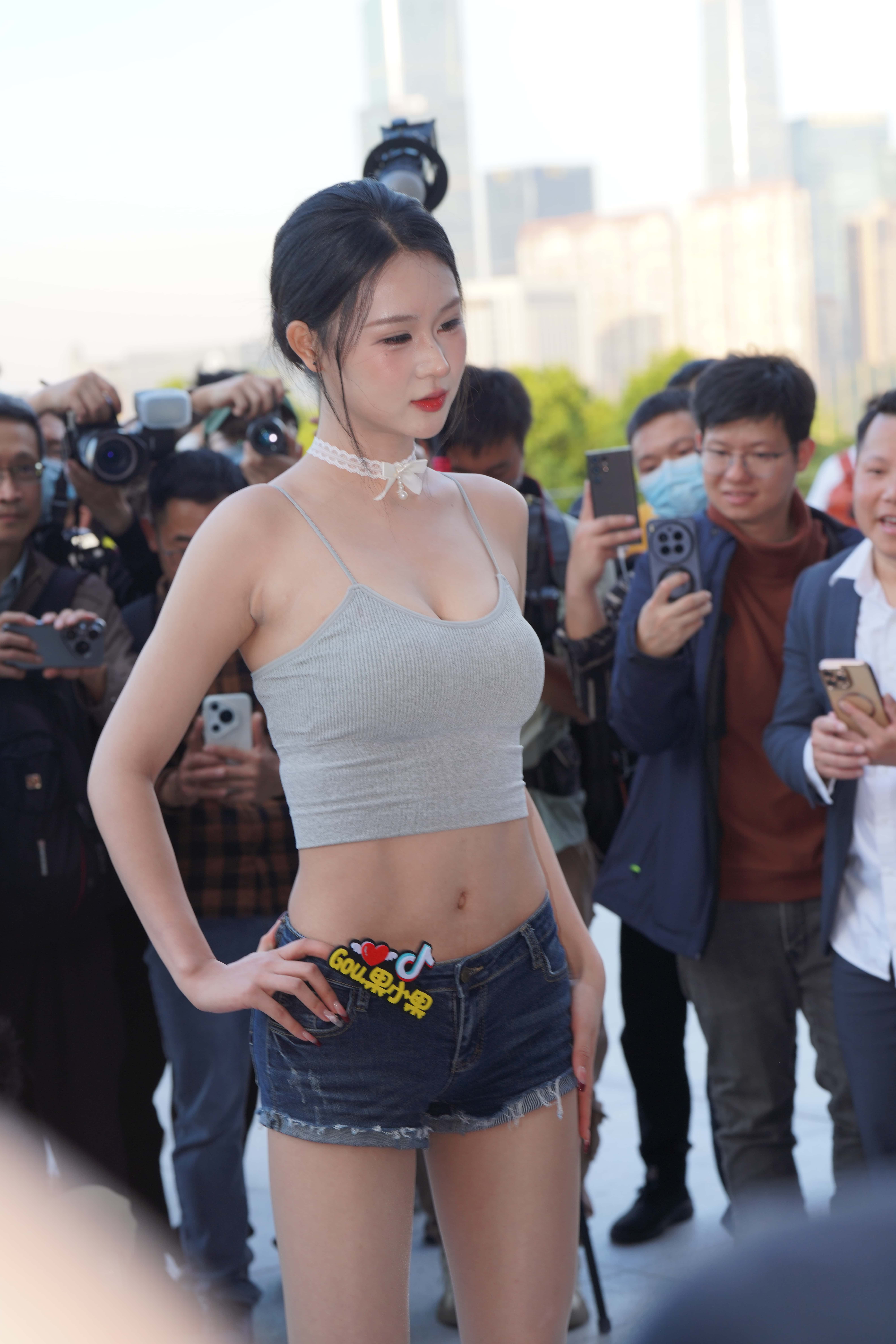 GS-T1041 热裤油丝高跟 【160P 2.27G】