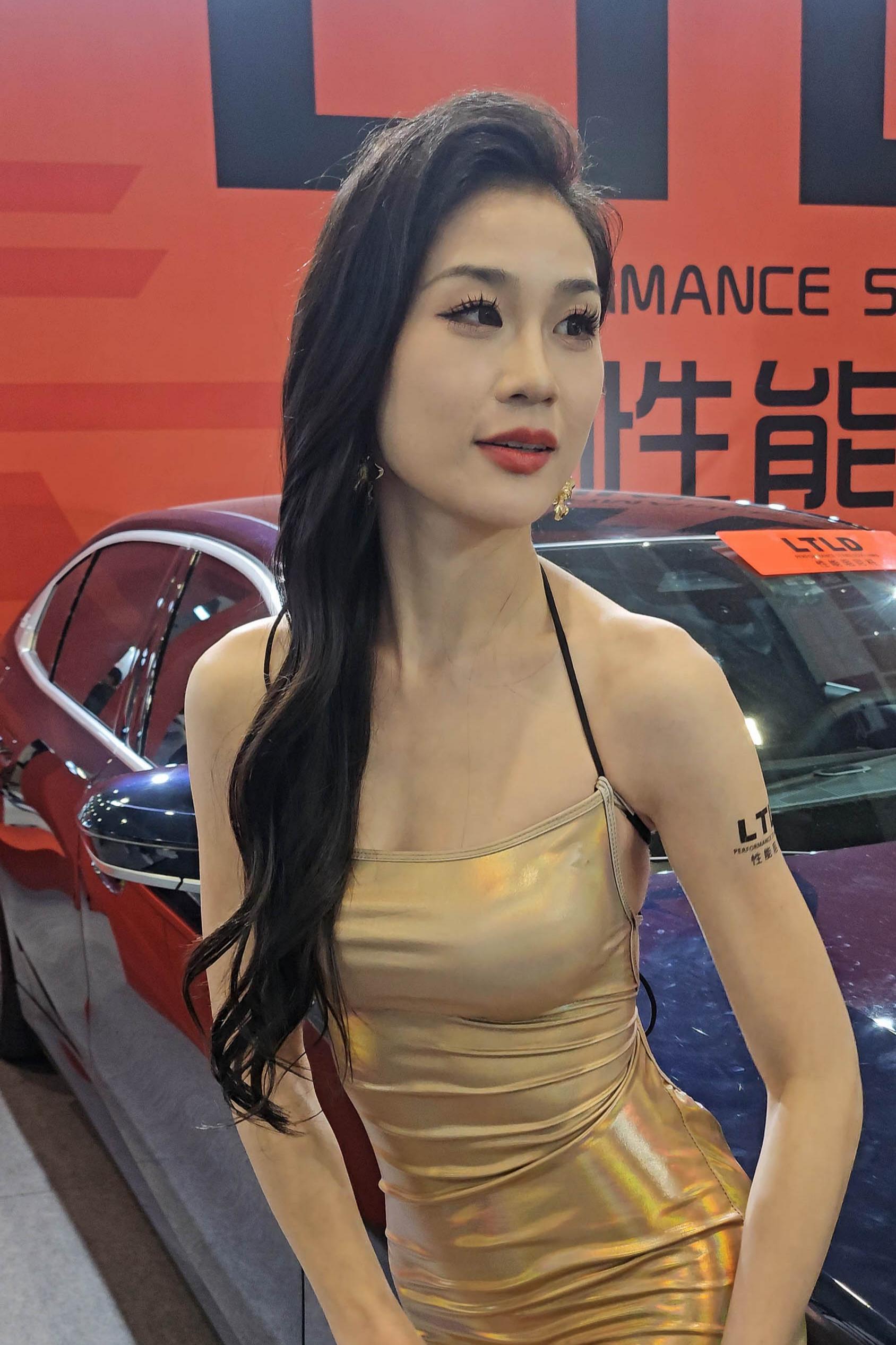 金色吊带裙 【12分07秒  5.19G】