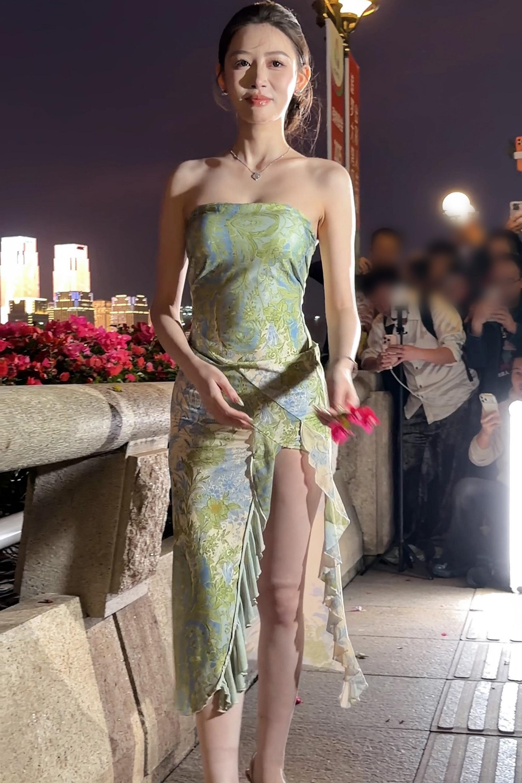 夜拍敏敏包臀裙（视频版）【10分钟  4.84G】