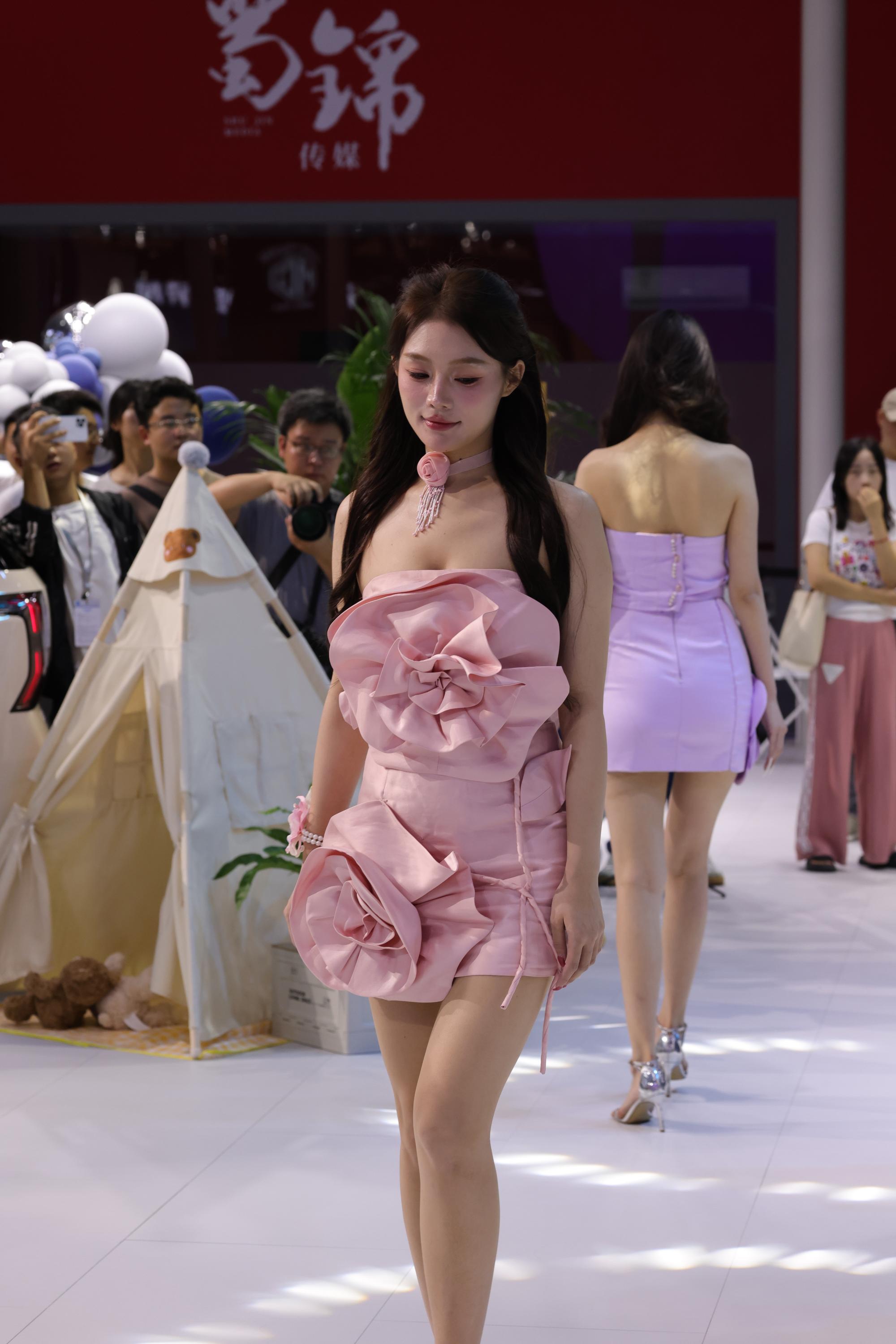 No.10186 大众展台模特集锦 [1483P-19.GB]