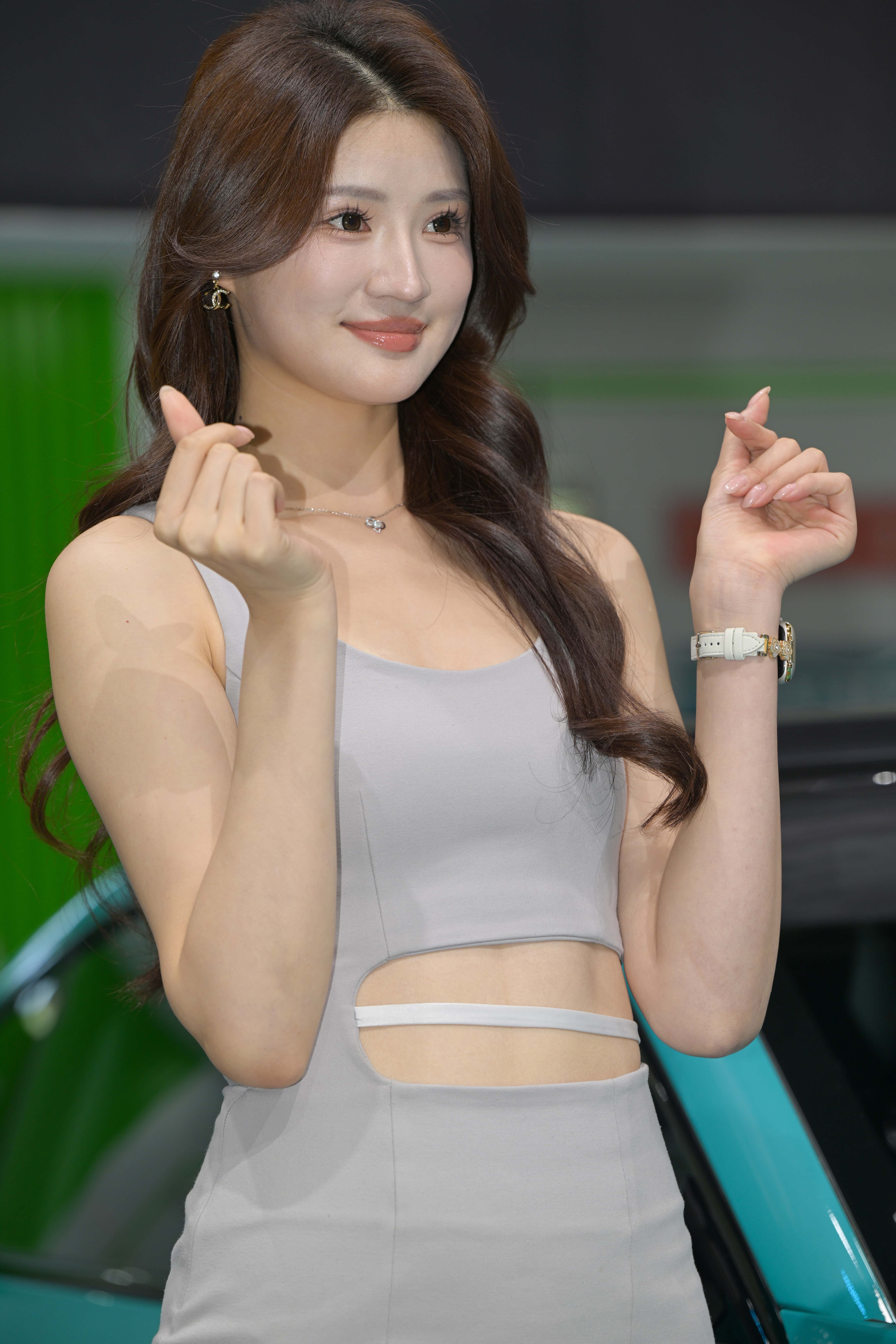 No.10183 美白大长腿 [76P-1.63GB]