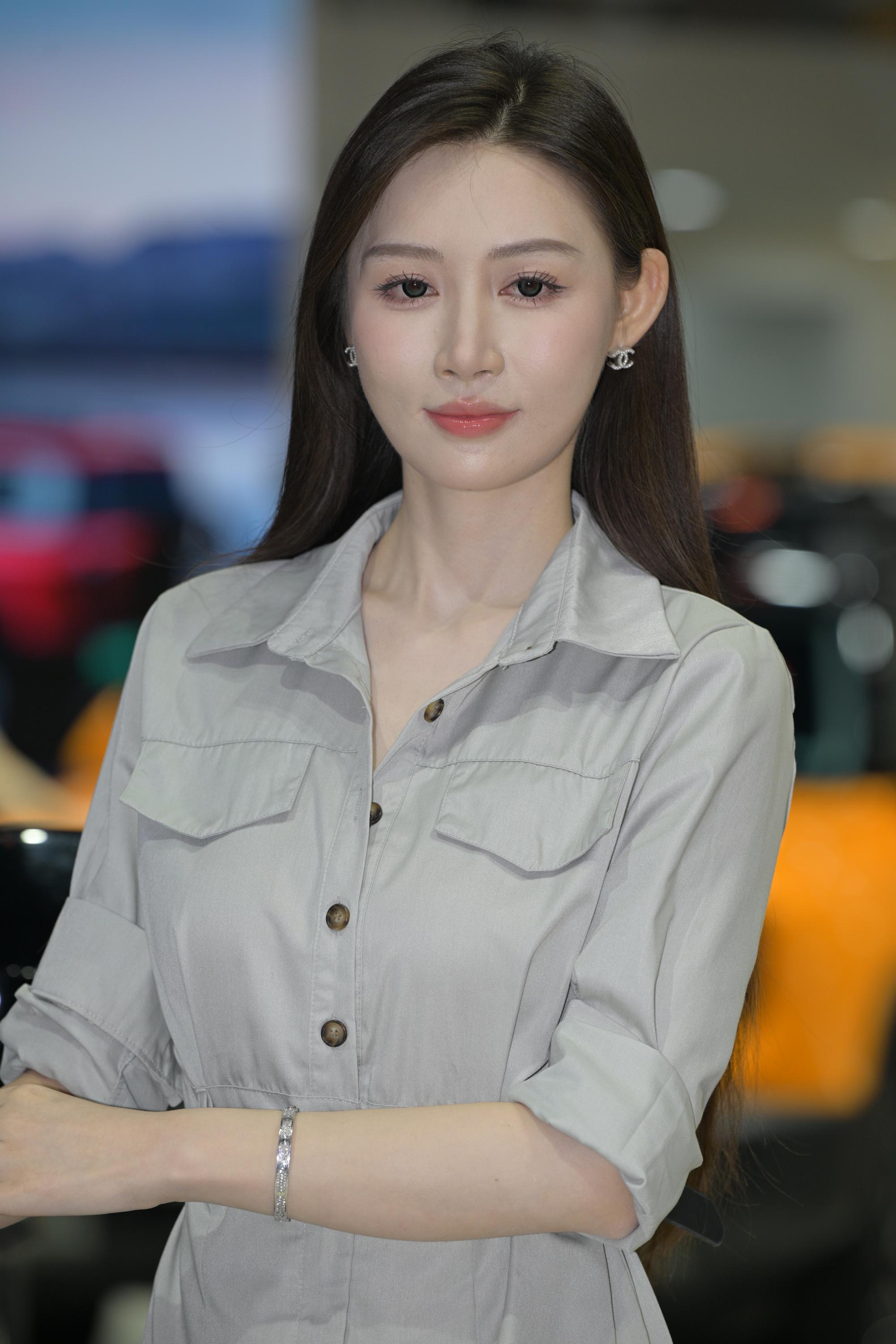 No.10096 S级车模端庄大气 [212P-4.95GB]