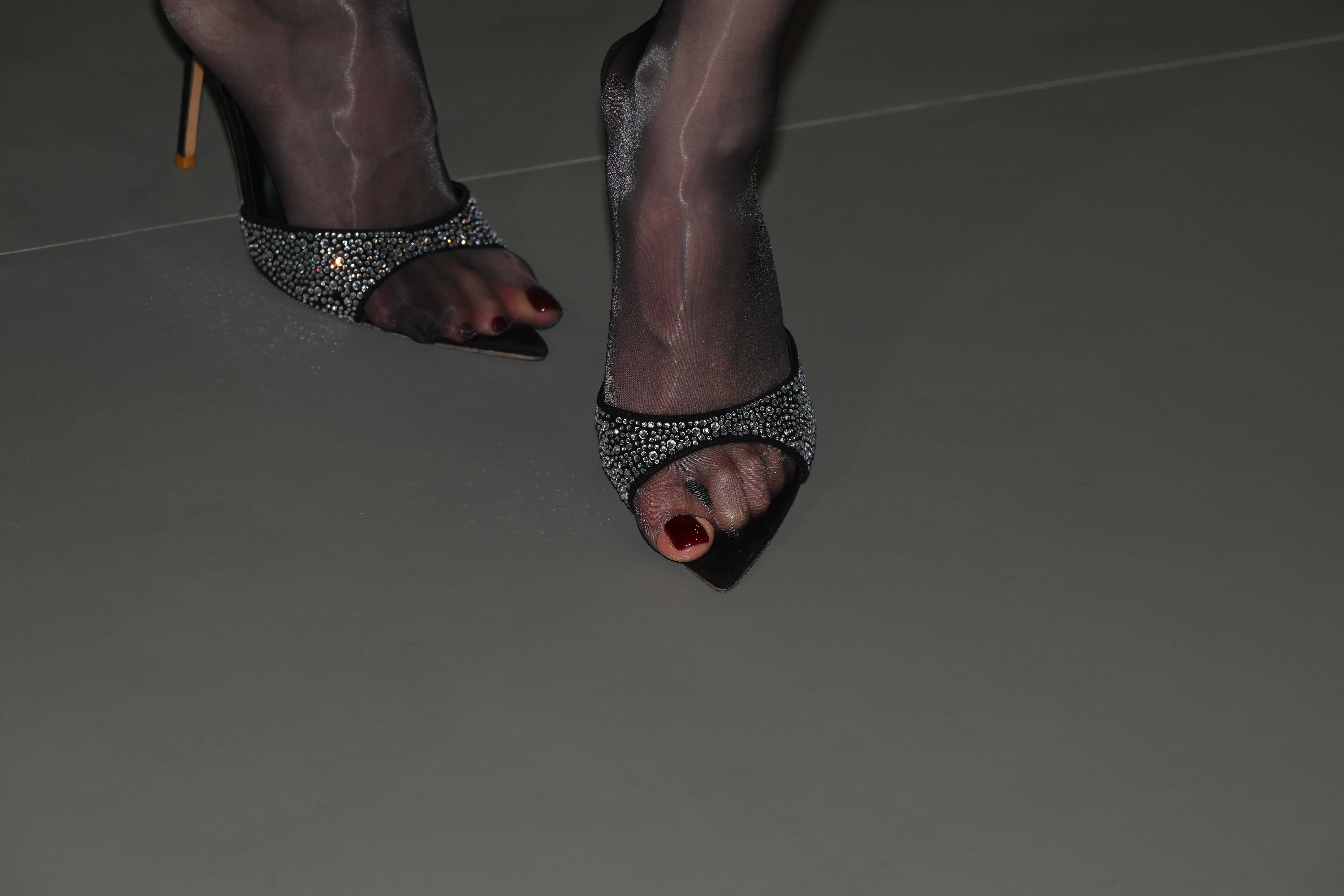 GS-T1054 风情黑丝美足-小喵大宝 【105P  1.93G】