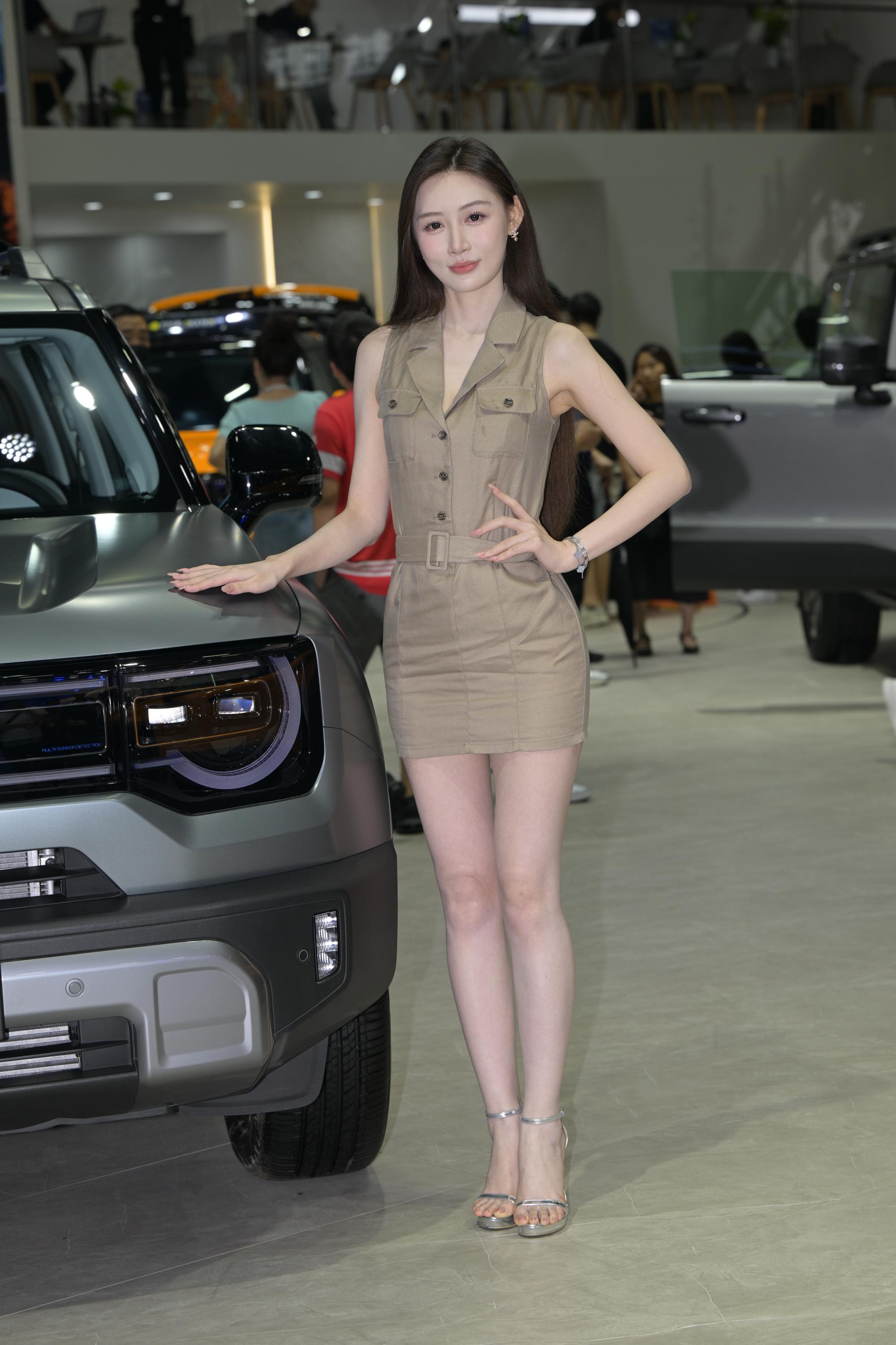 No.10092 S级车模高跟美腿 [122P1V-3.08GB]