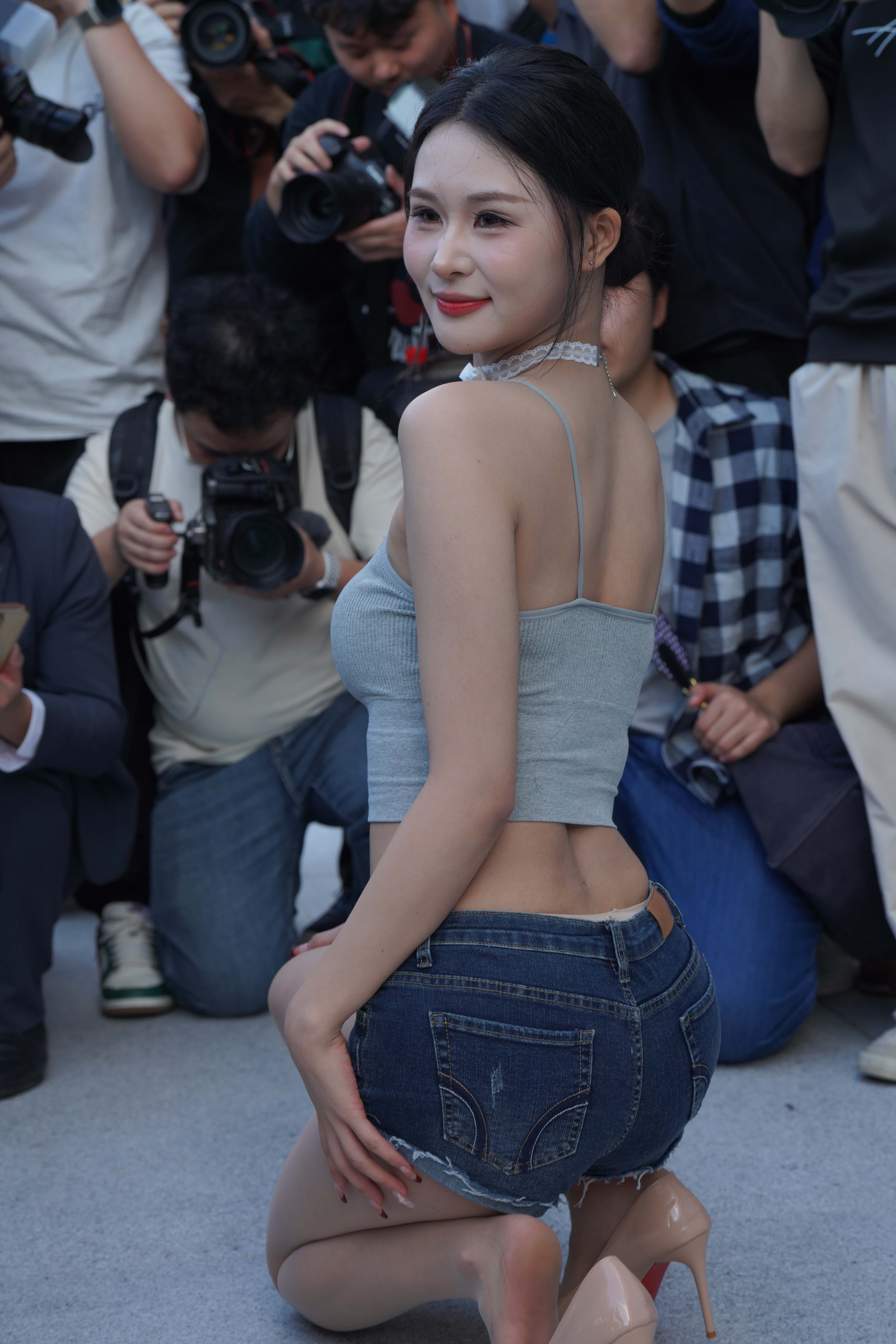 GS-T1041 热裤油丝高跟 【160P 2.27G】