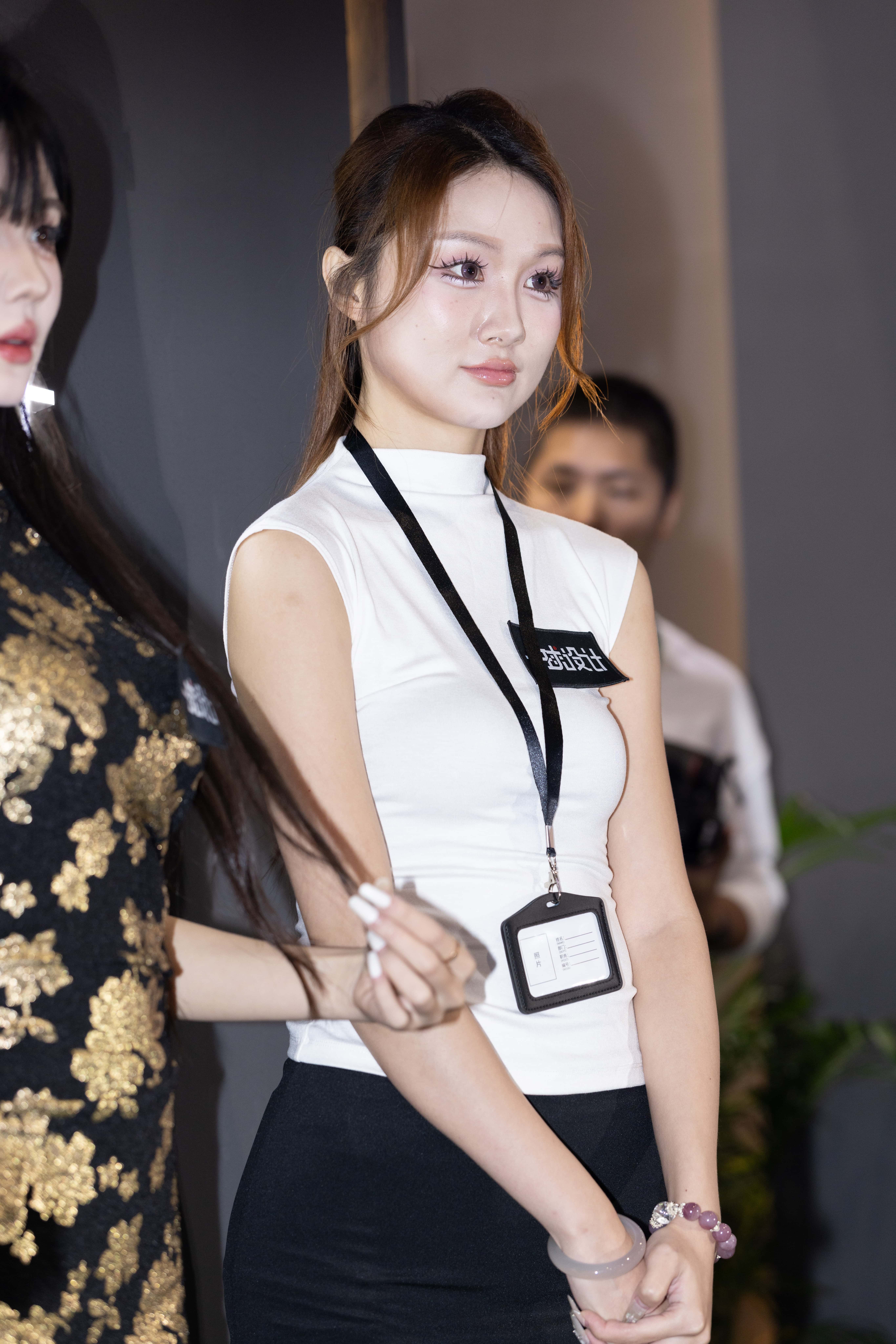 No.10222 米娜Mina黑丝包臀裙 [118P-1.02GB]