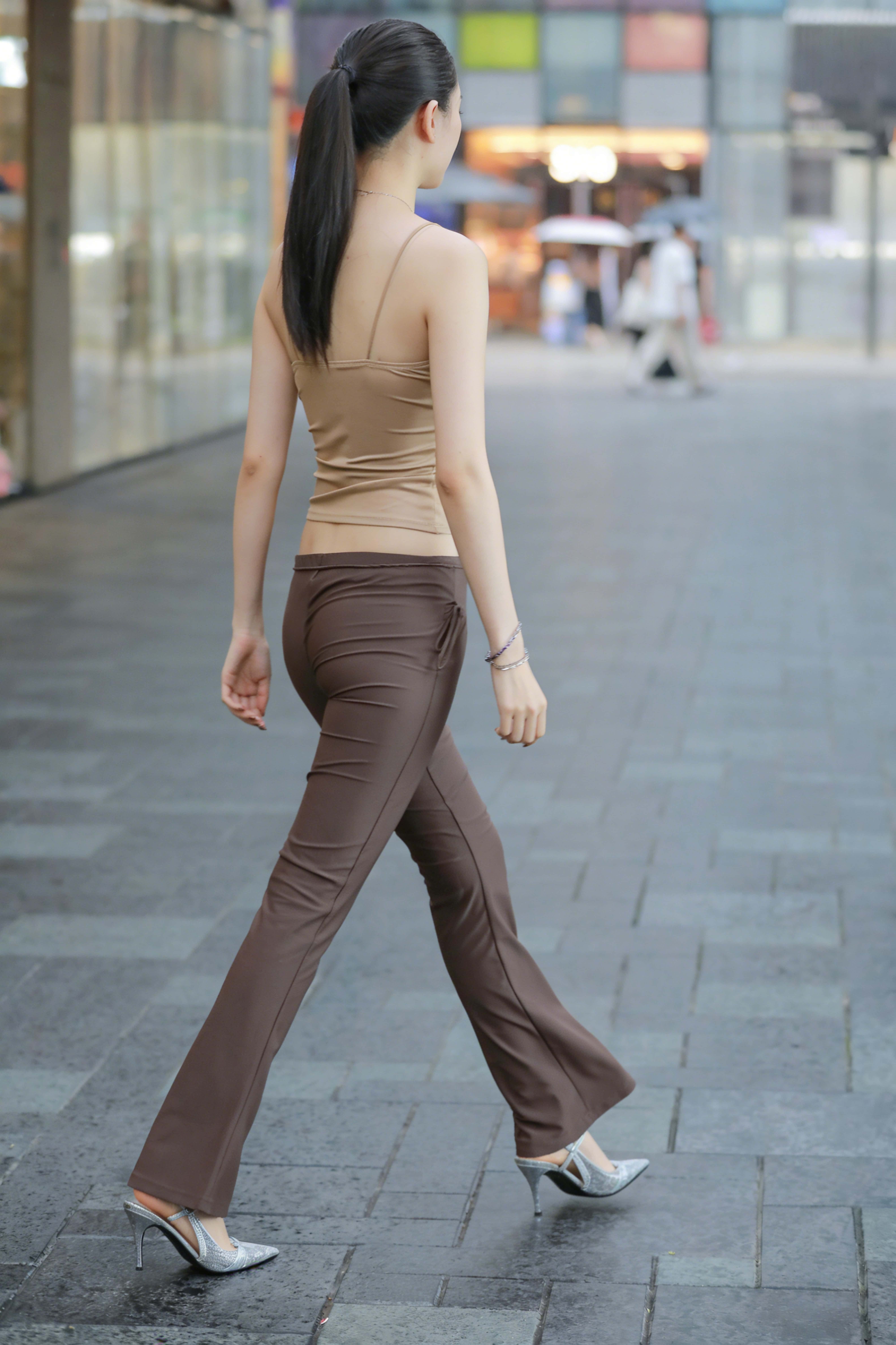 AI027 街头的棕色紧身美眉 【98P 1.44G】