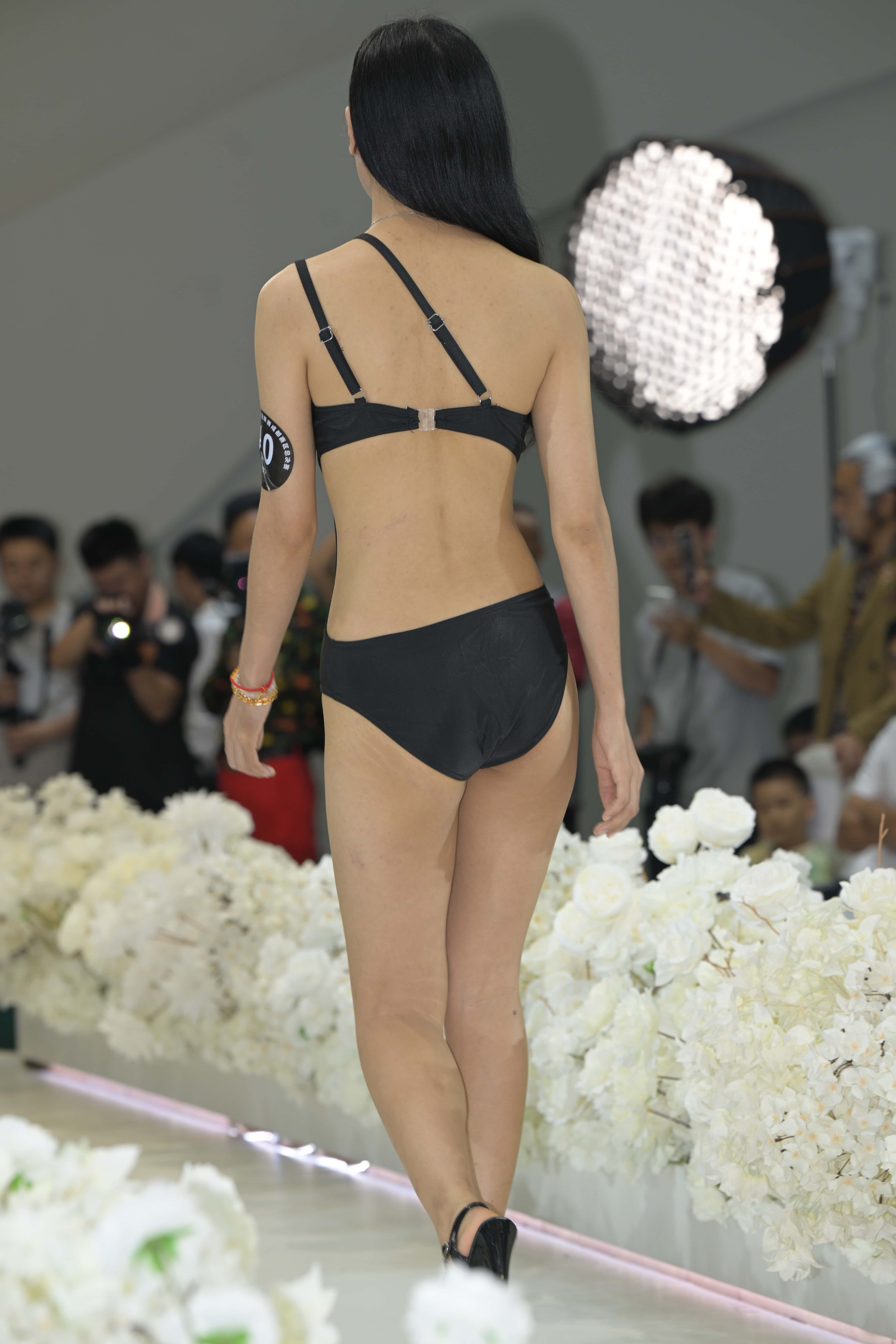 GS-T1036 黑色泳衣装走秀 【89P 1.60G】