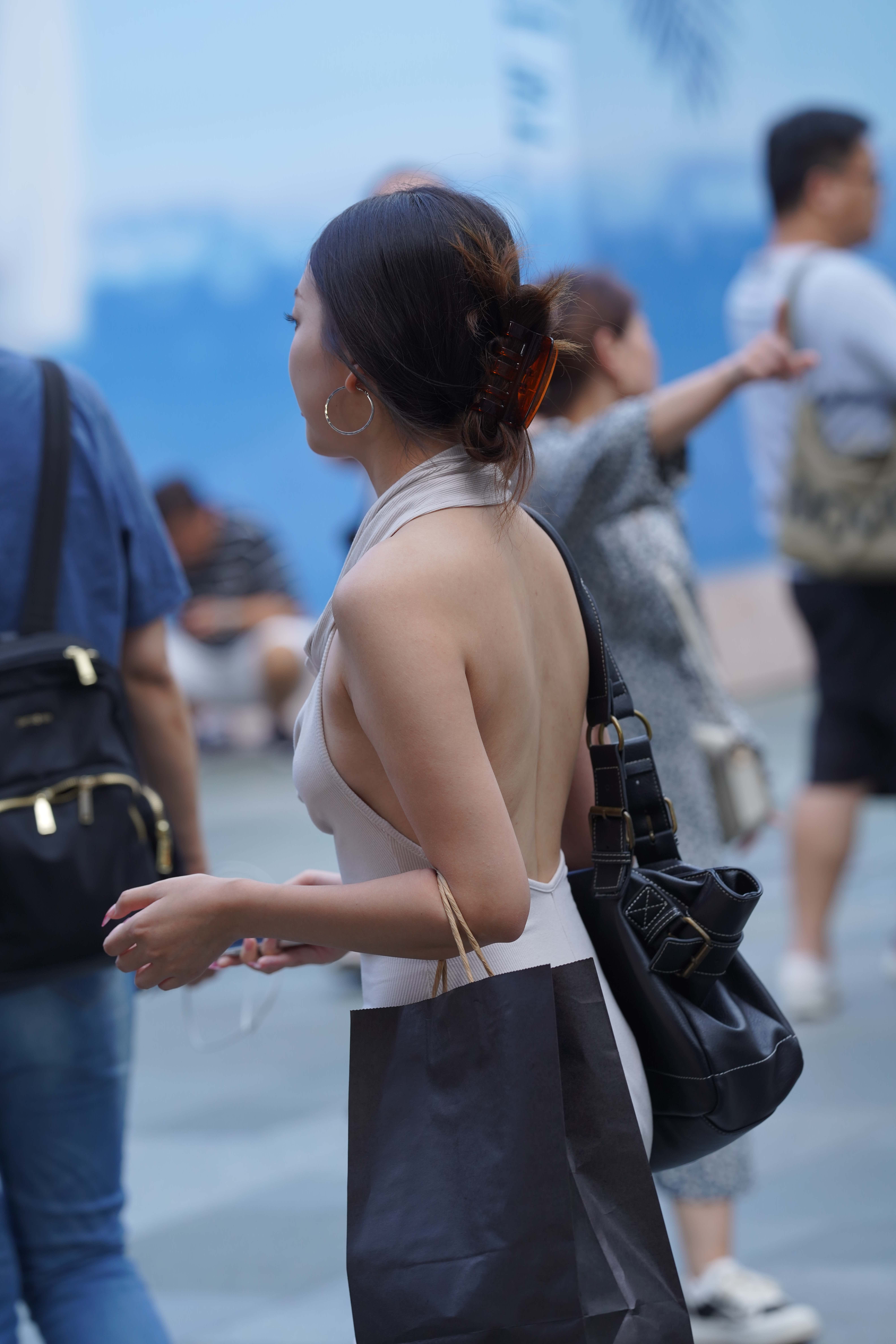 GS-X1077 街拍性感露背裙美女 【67P 885M】