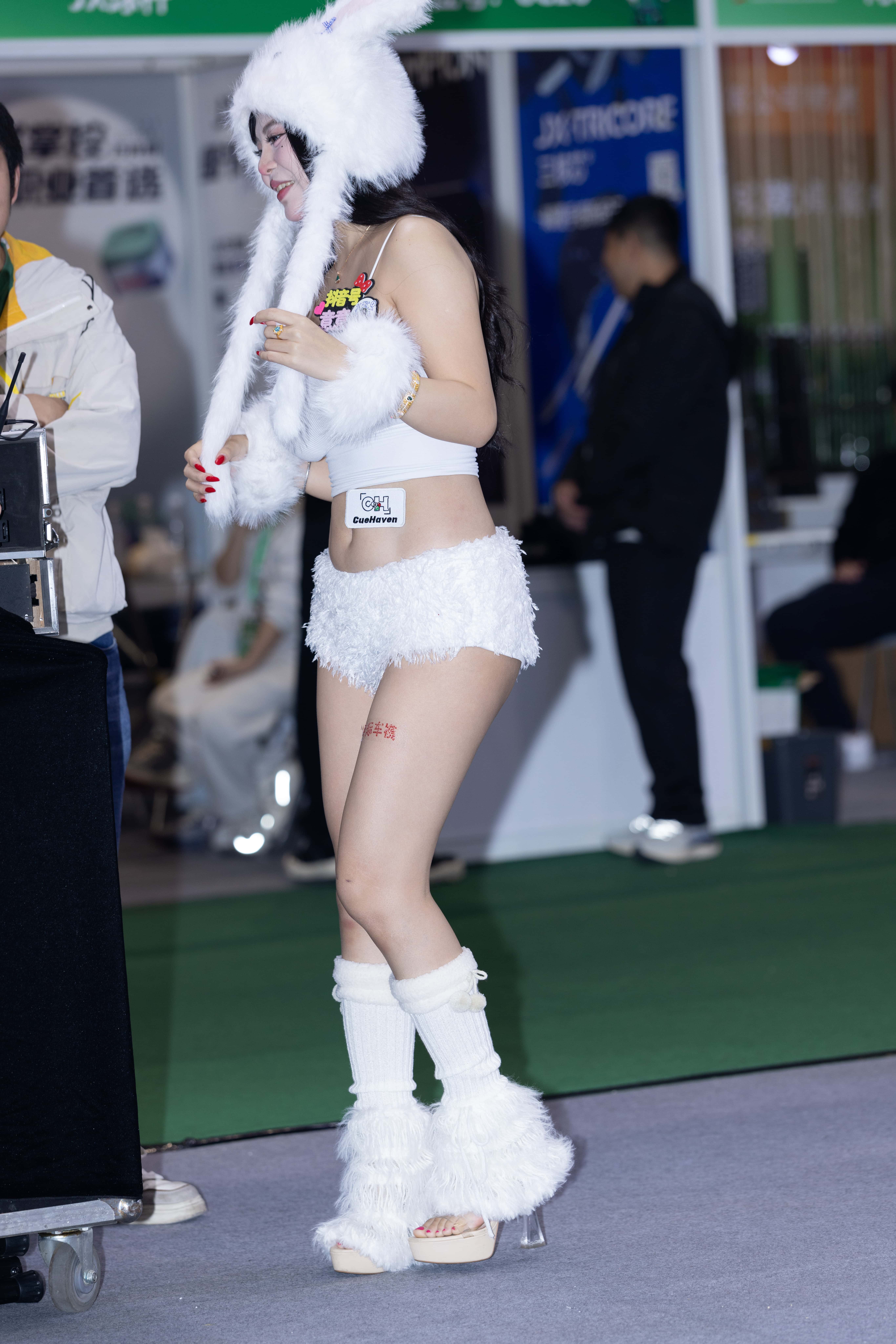 No.10353 白色热裤意意 [81P-655MB]