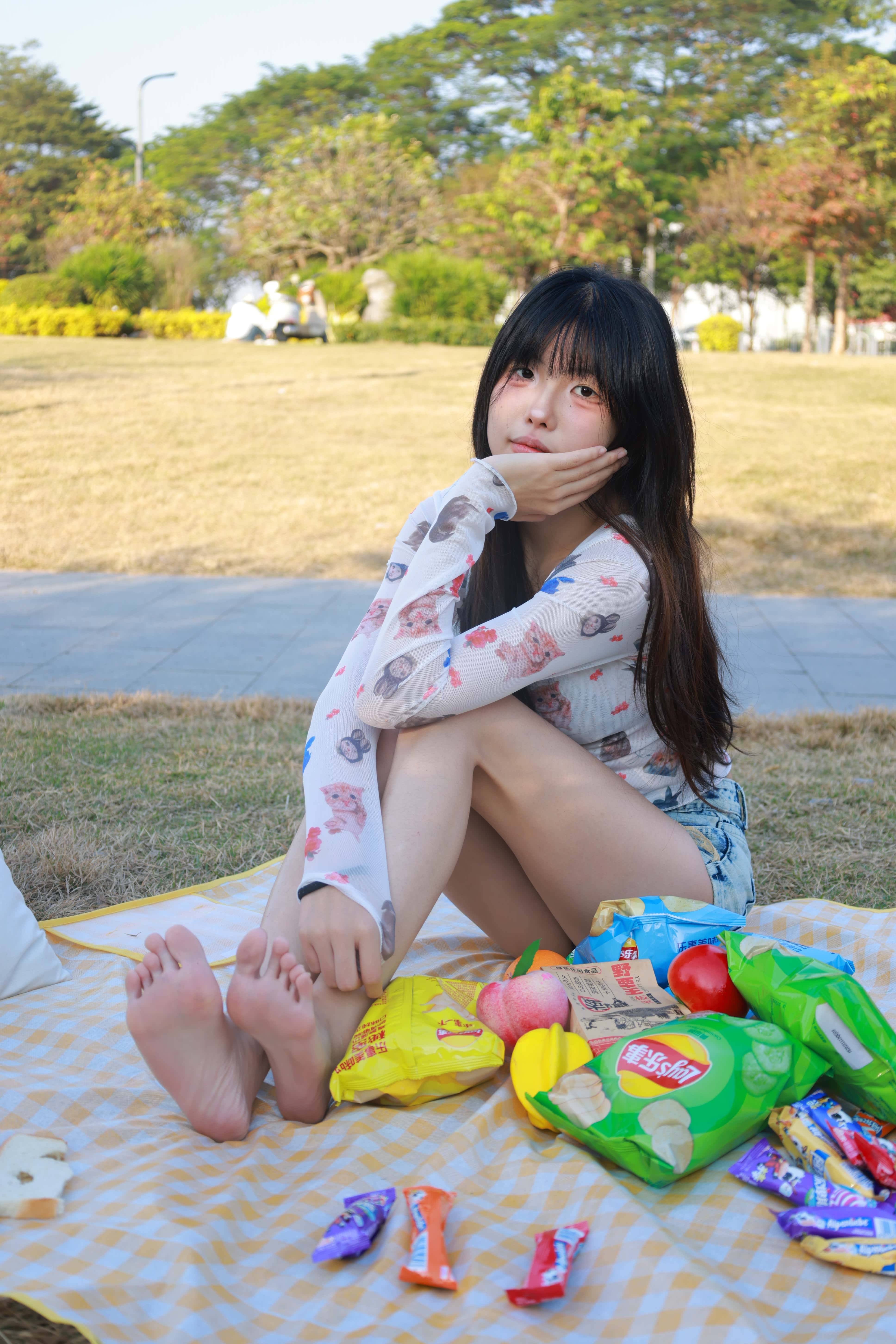 NO.209 童童×呆呆-外出就餐 [683P2V-9.82GB]