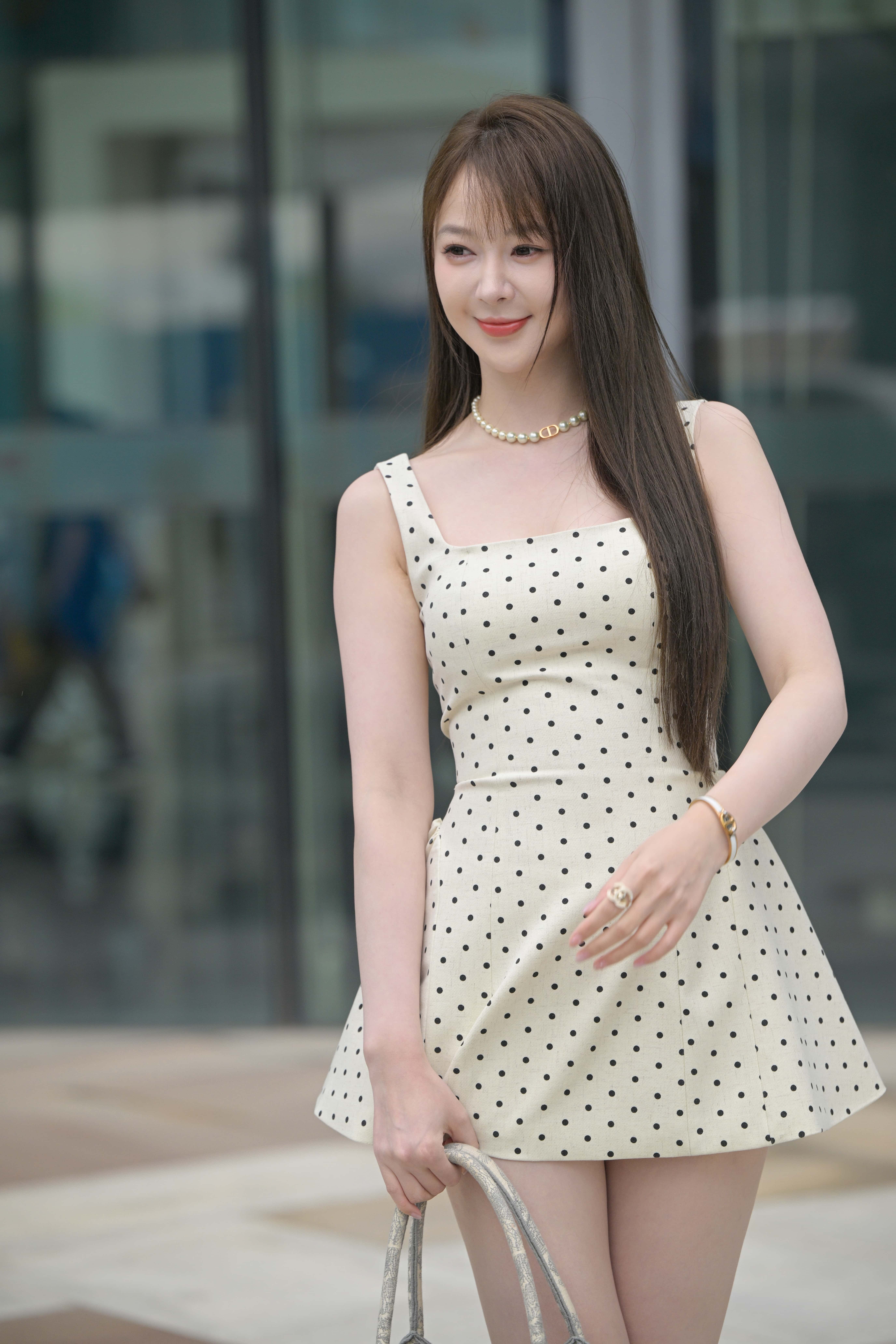 No.10367 白嫩美腿闺蜜 [215P1V-4.99GB]