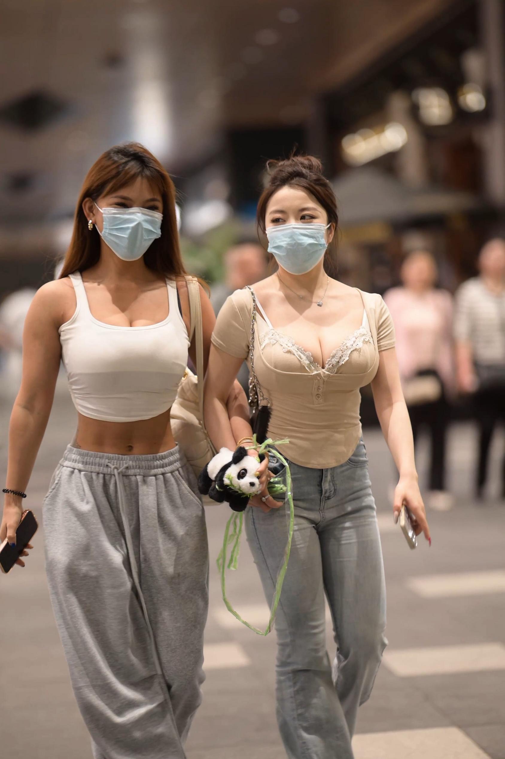 街边丰腴美女