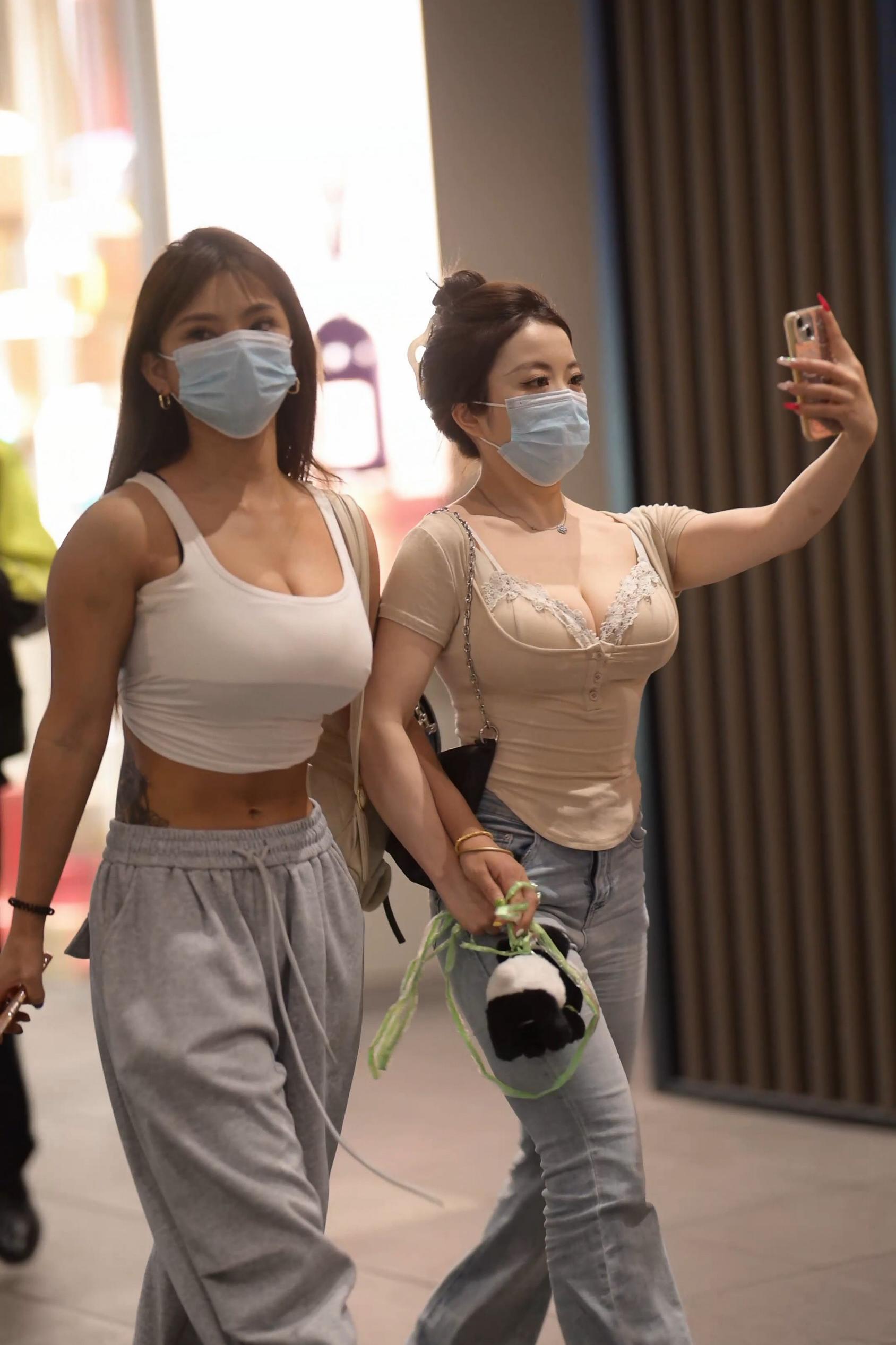 街边丰腴美女