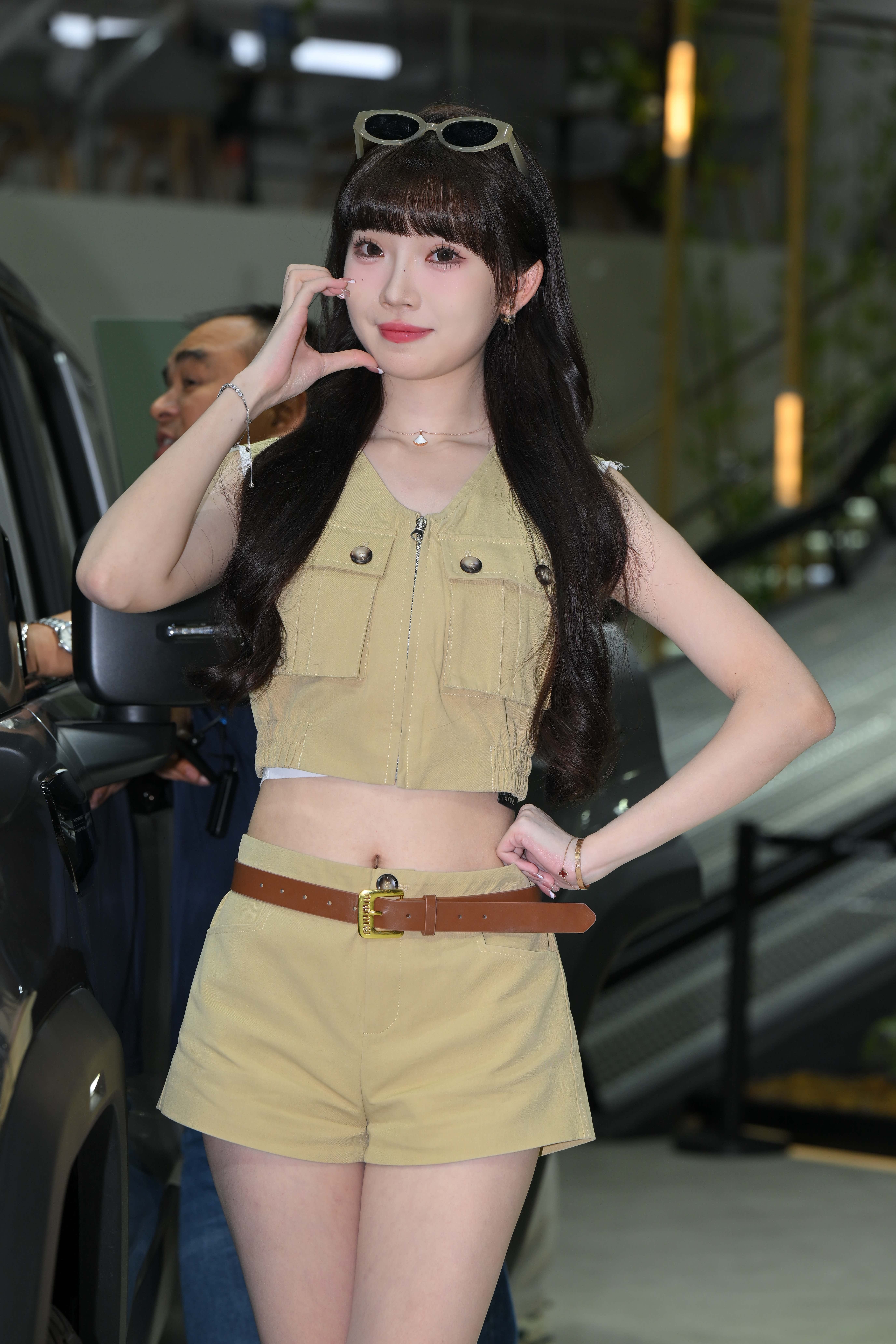 GS-X1118 齐刘海美腿车模小姐姐 【51P 970M】