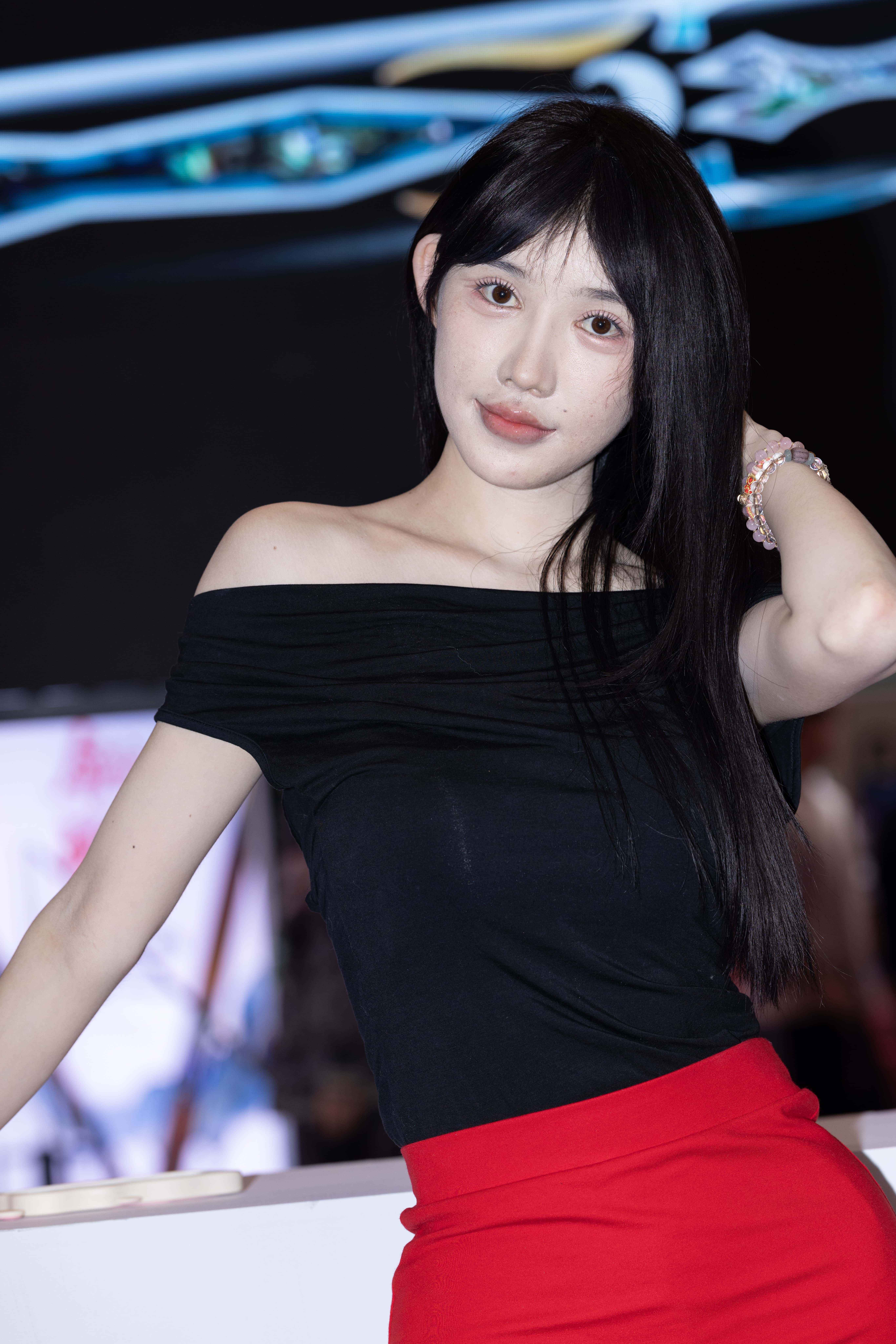 No.10478 红色短裙李依恩 [208P-1.78GB]
