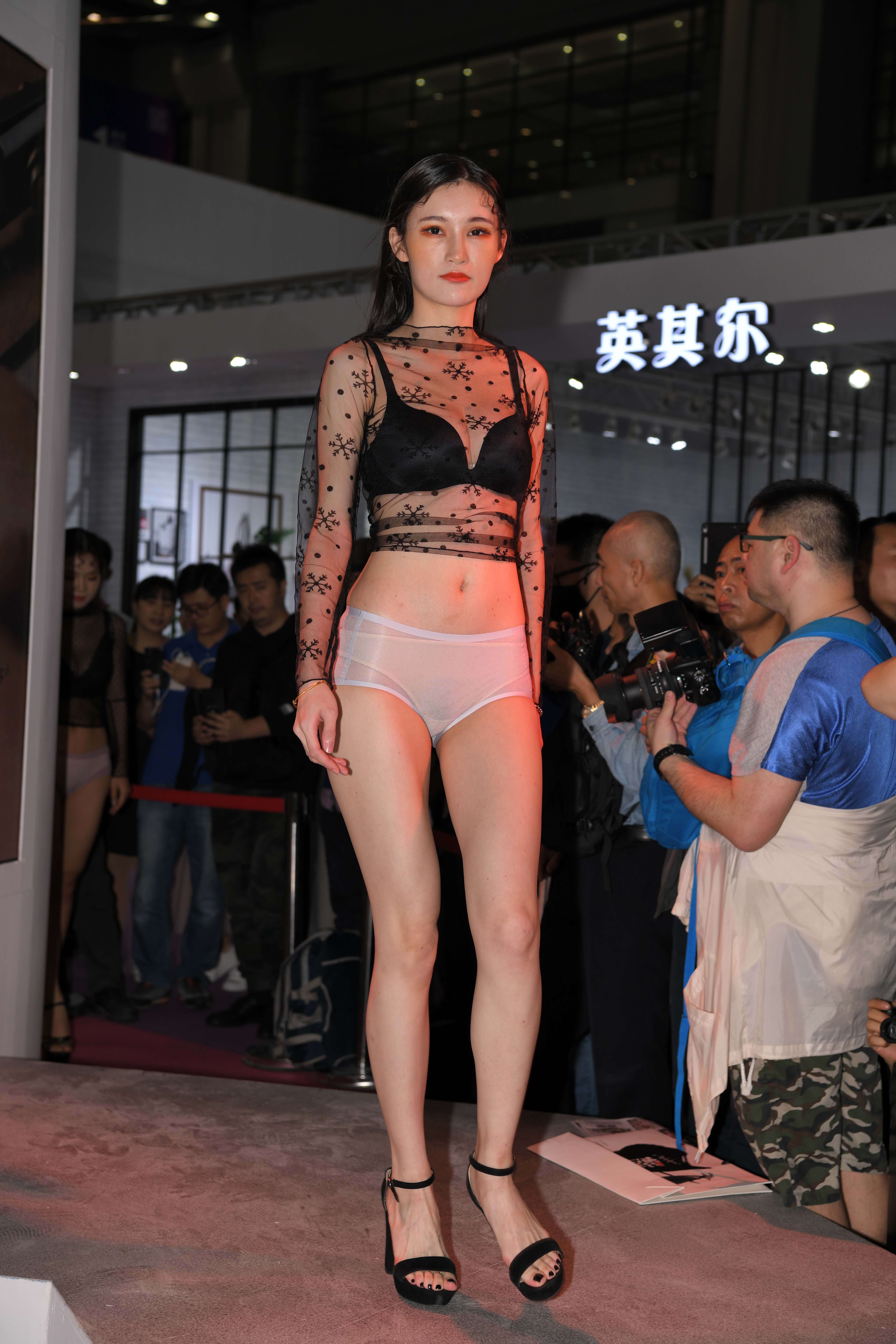 GS-K339 品牌内衣T台走秀 【245P 6.56G】