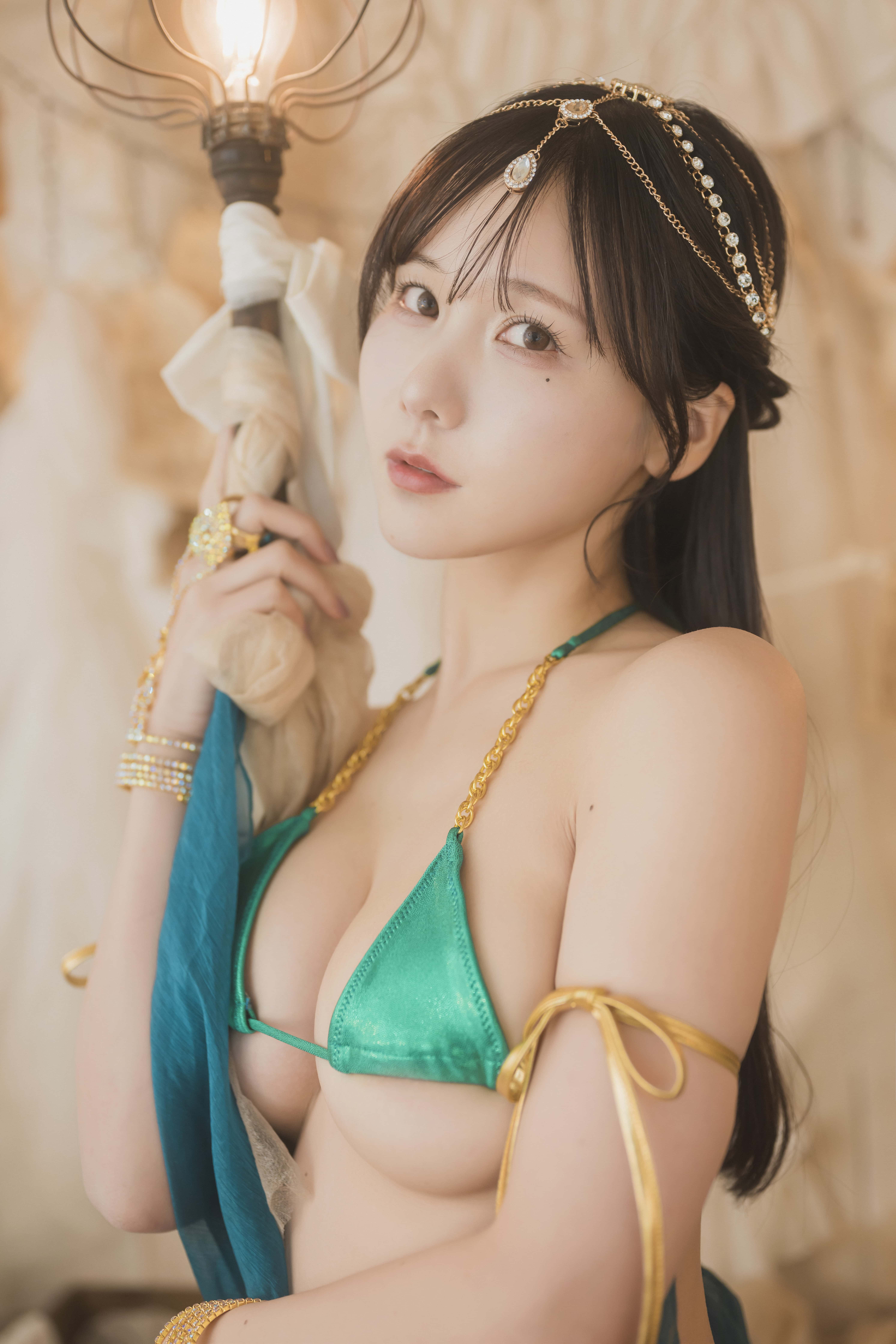 日本甜美COSERけんけん - Crystal 2026生誕写真集 [200P-3.31GB]