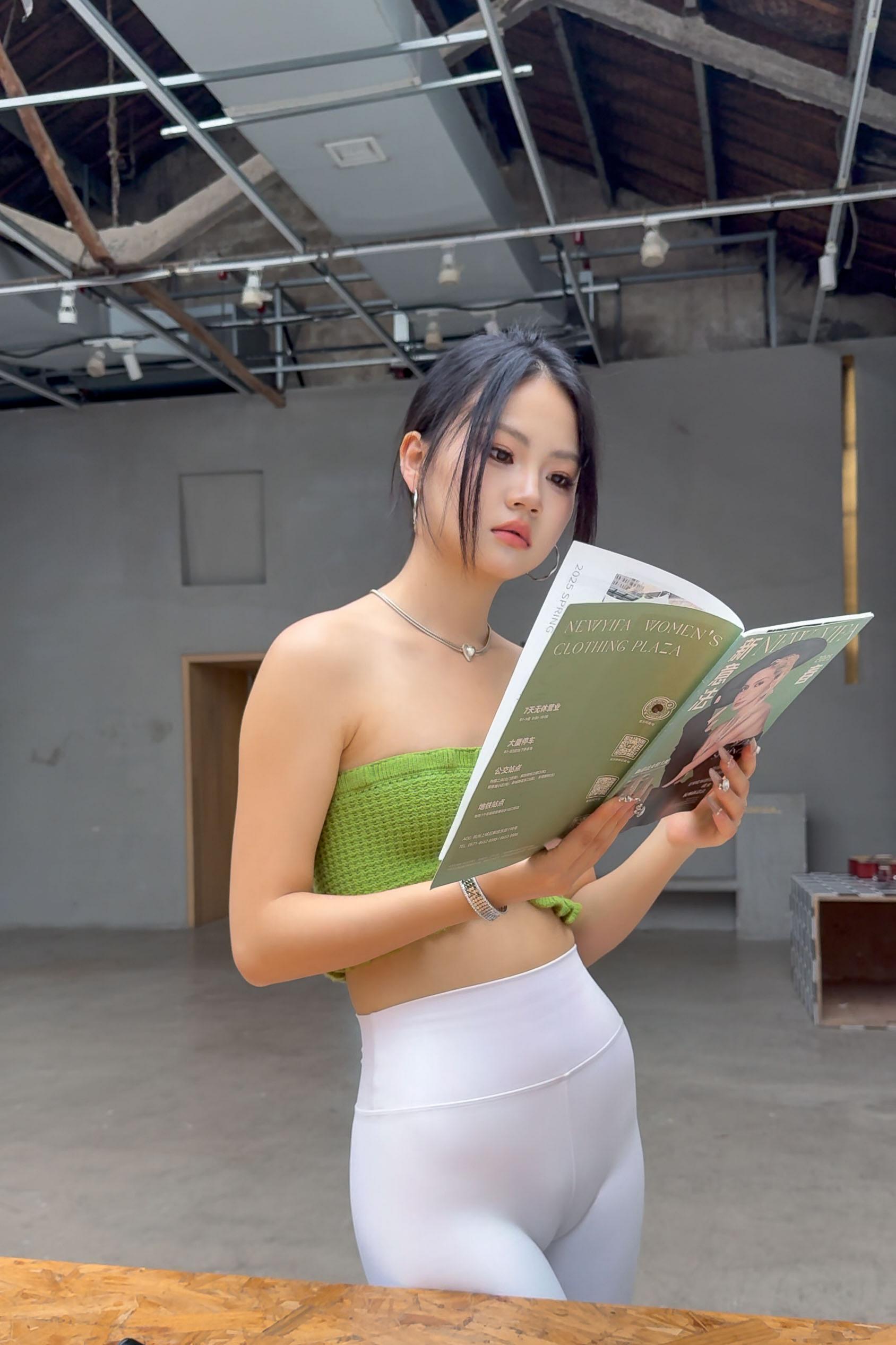 翠绿白卷
