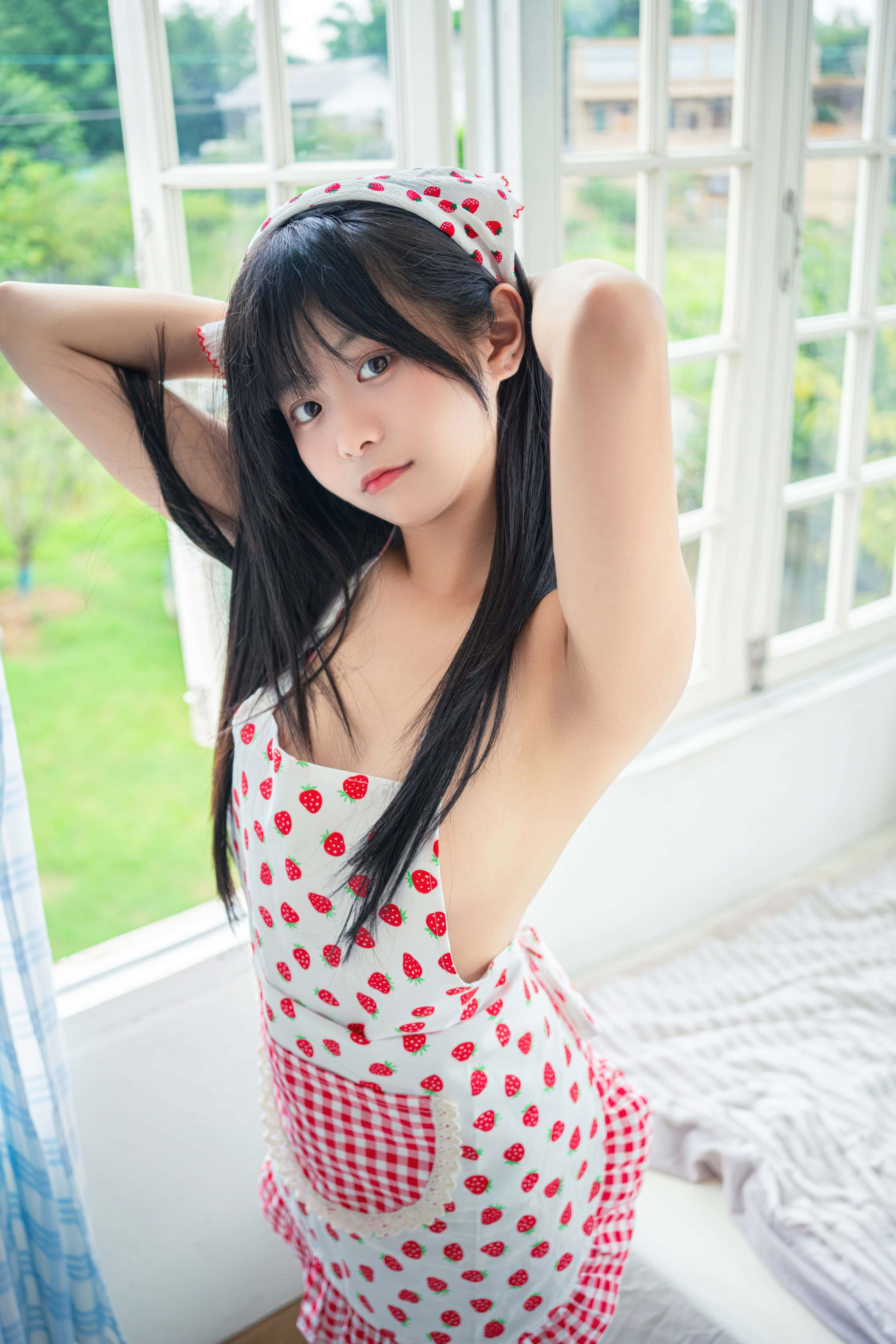 小羊不吃草 (花音葉子) - 小厨娘 [86P-935MB]