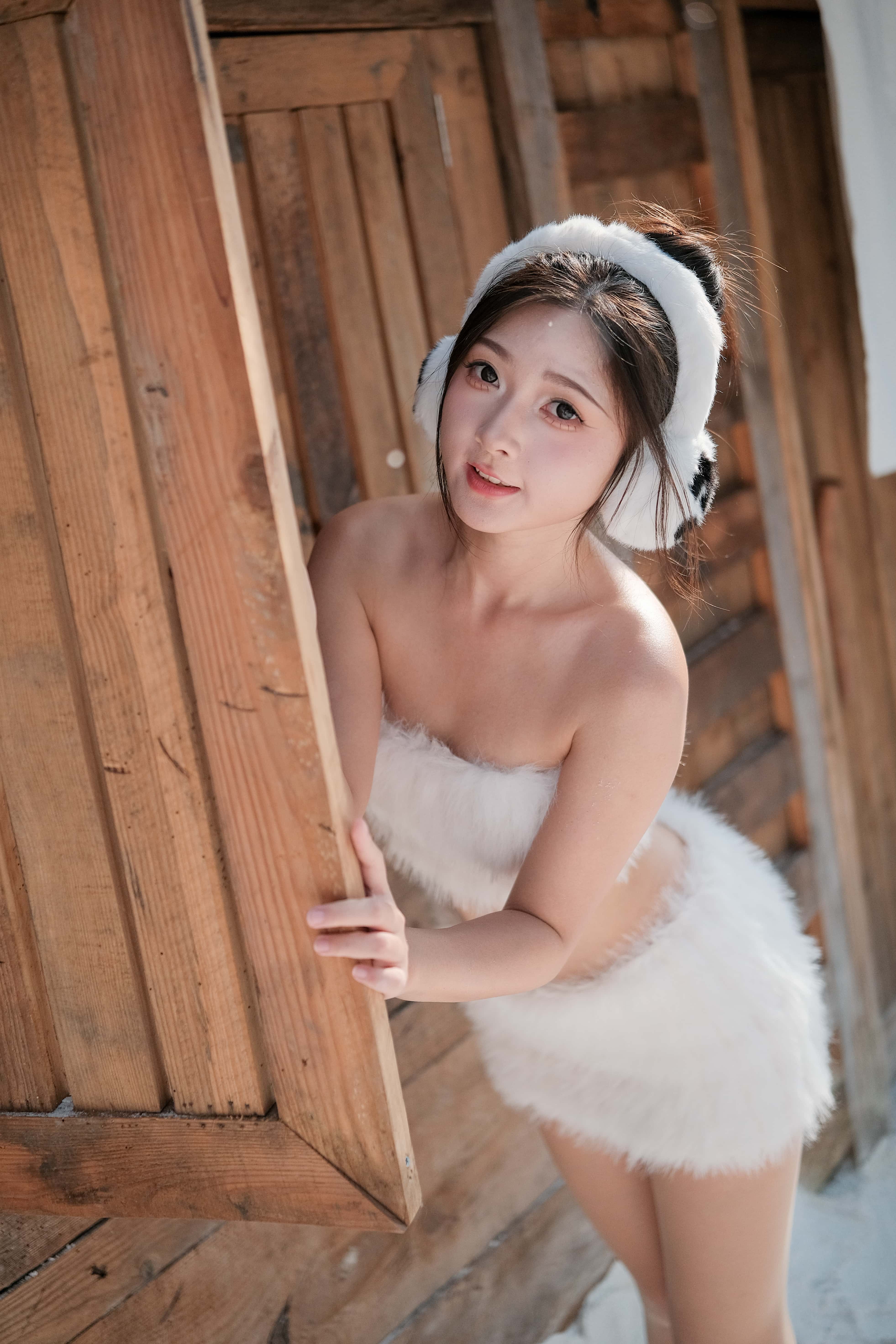 GS-Y0361 雪天出逃的软毛小兔 漩涡鸣子 [46P-576MB]