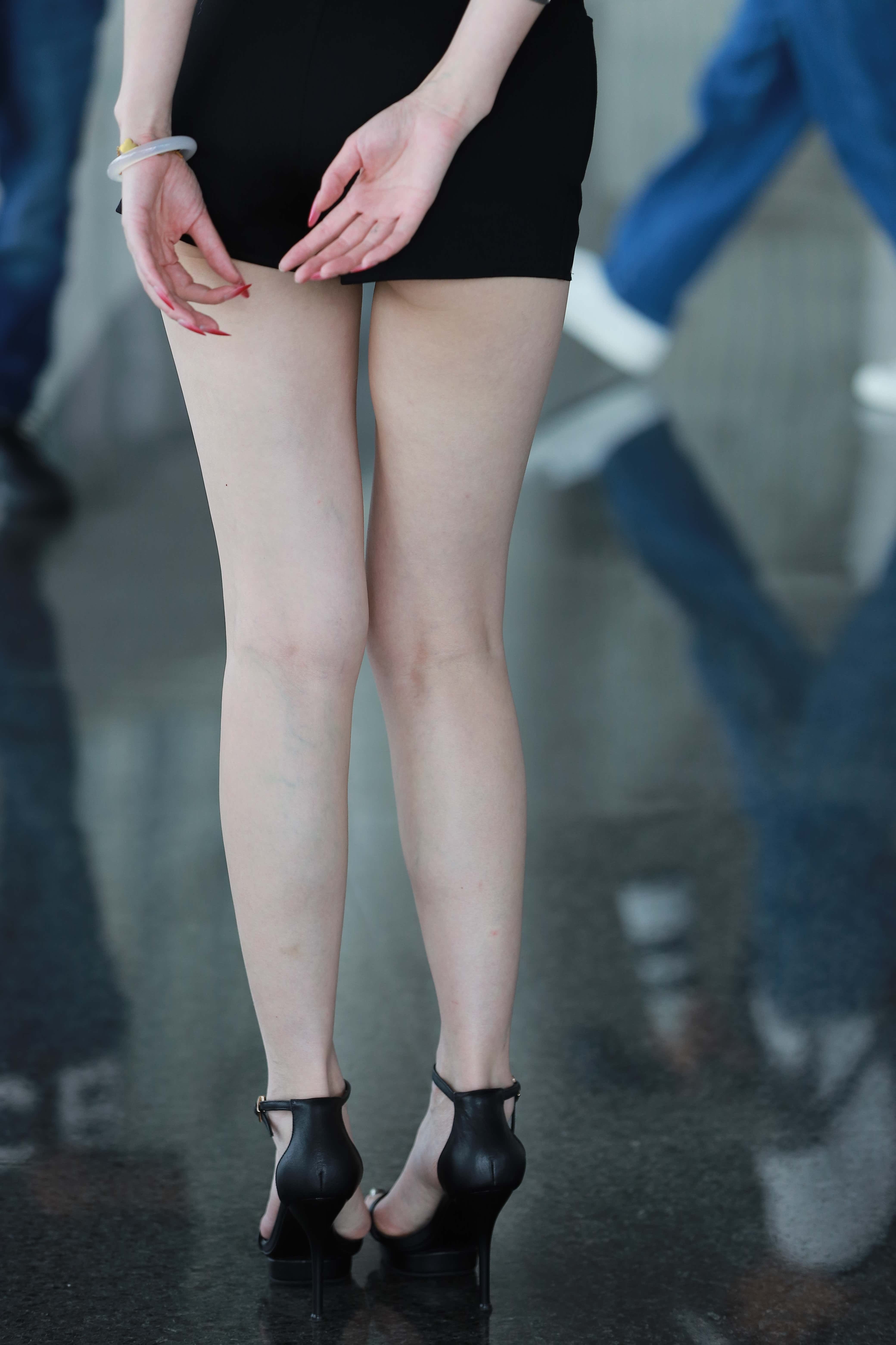 GS-K479 黑色套装网红-177美月 【141P2V 2.13G】