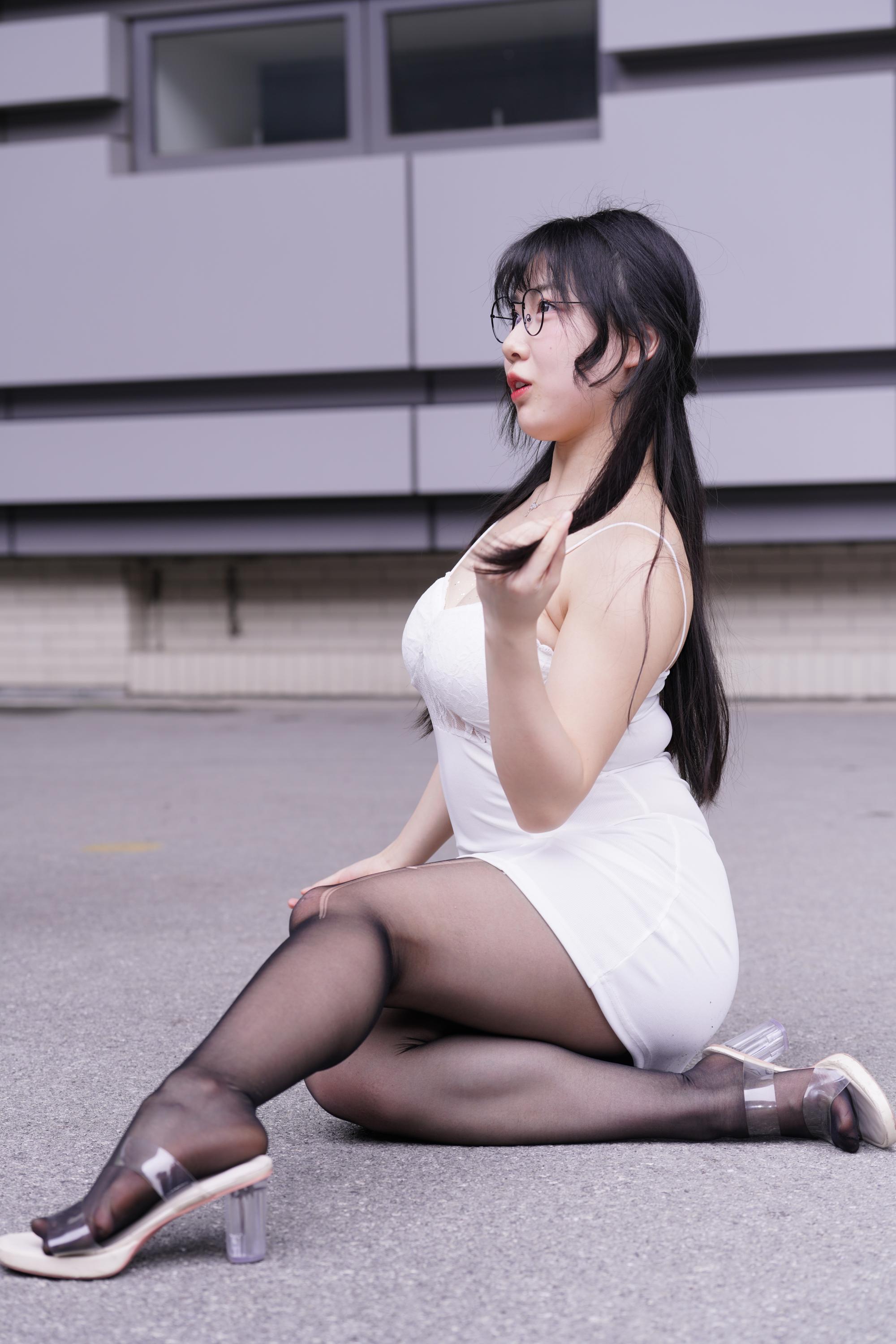 No.10623 珂珂汤小圆白裙 [90P-2.53GB]