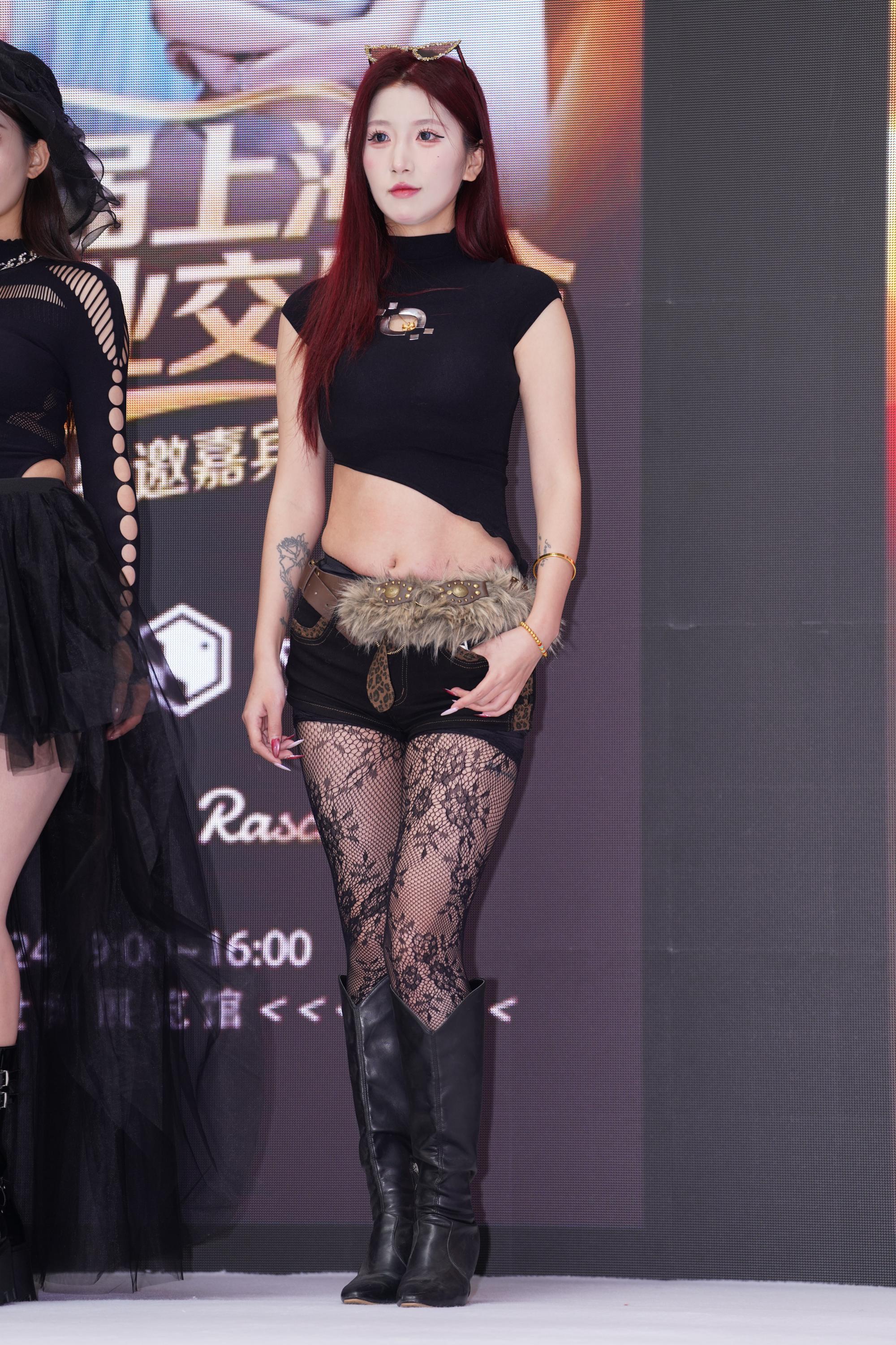 No.10586 香菜Ting缕空修身裙 [169P-5.80GB]