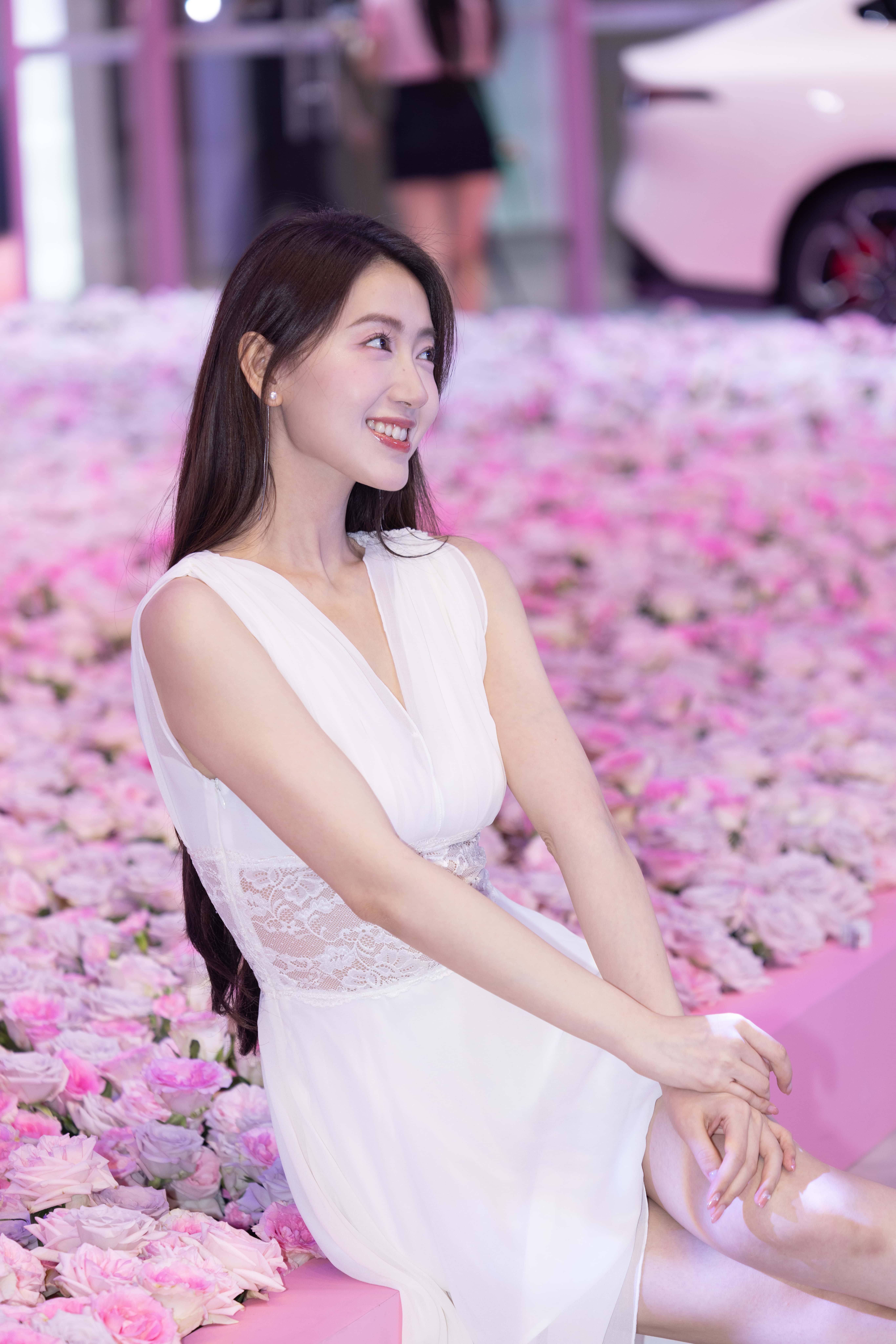 GS-K451  成都车展之仙气飘飘的美腿美女 【30P  228M】