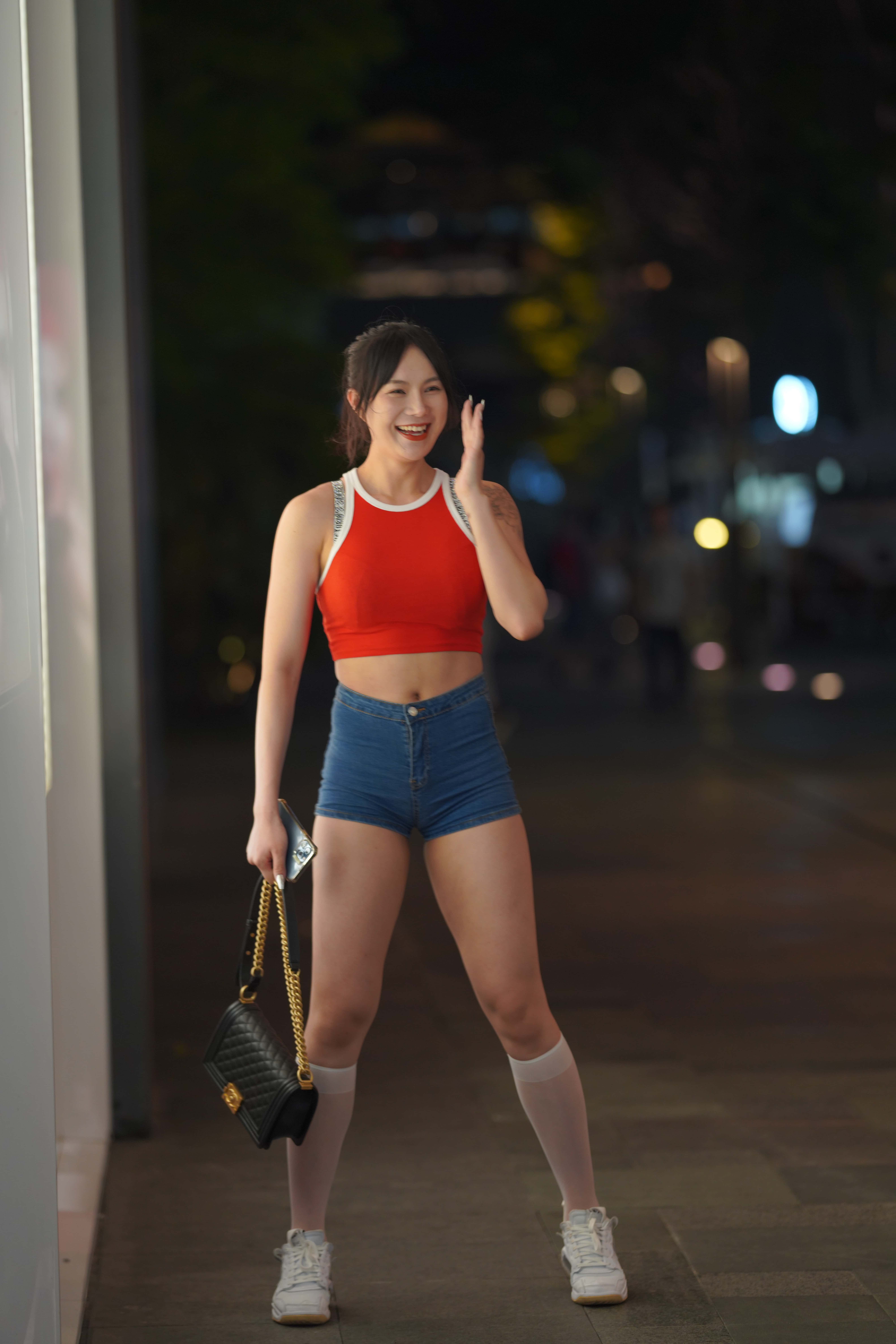 GS-X1138 性感的紧身短牛小姐姐 【79P1V 1.14G】