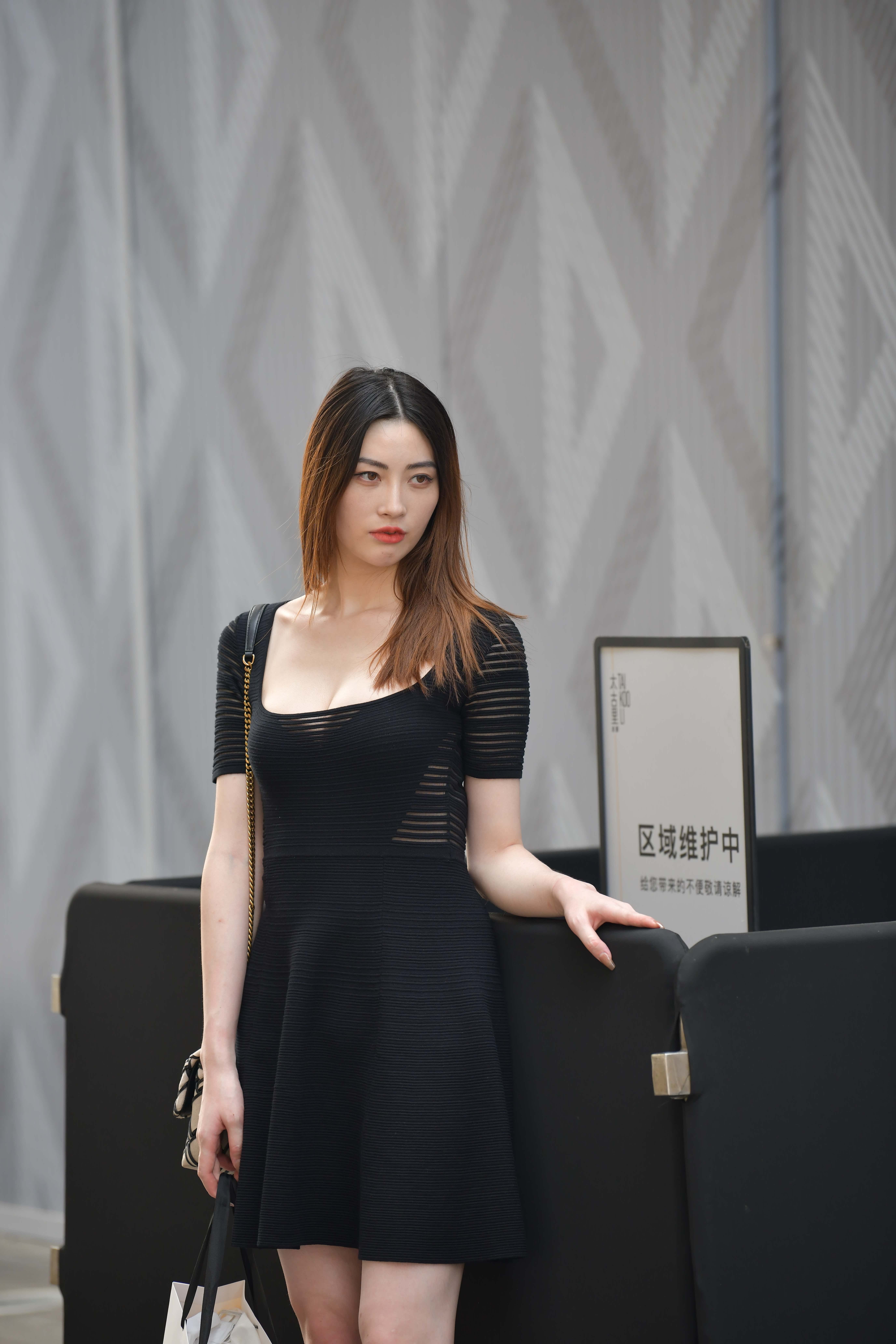 GS-K419  丰满，白皙美腿拖鞋小姐姐（脚底） 【93P  1.98G】