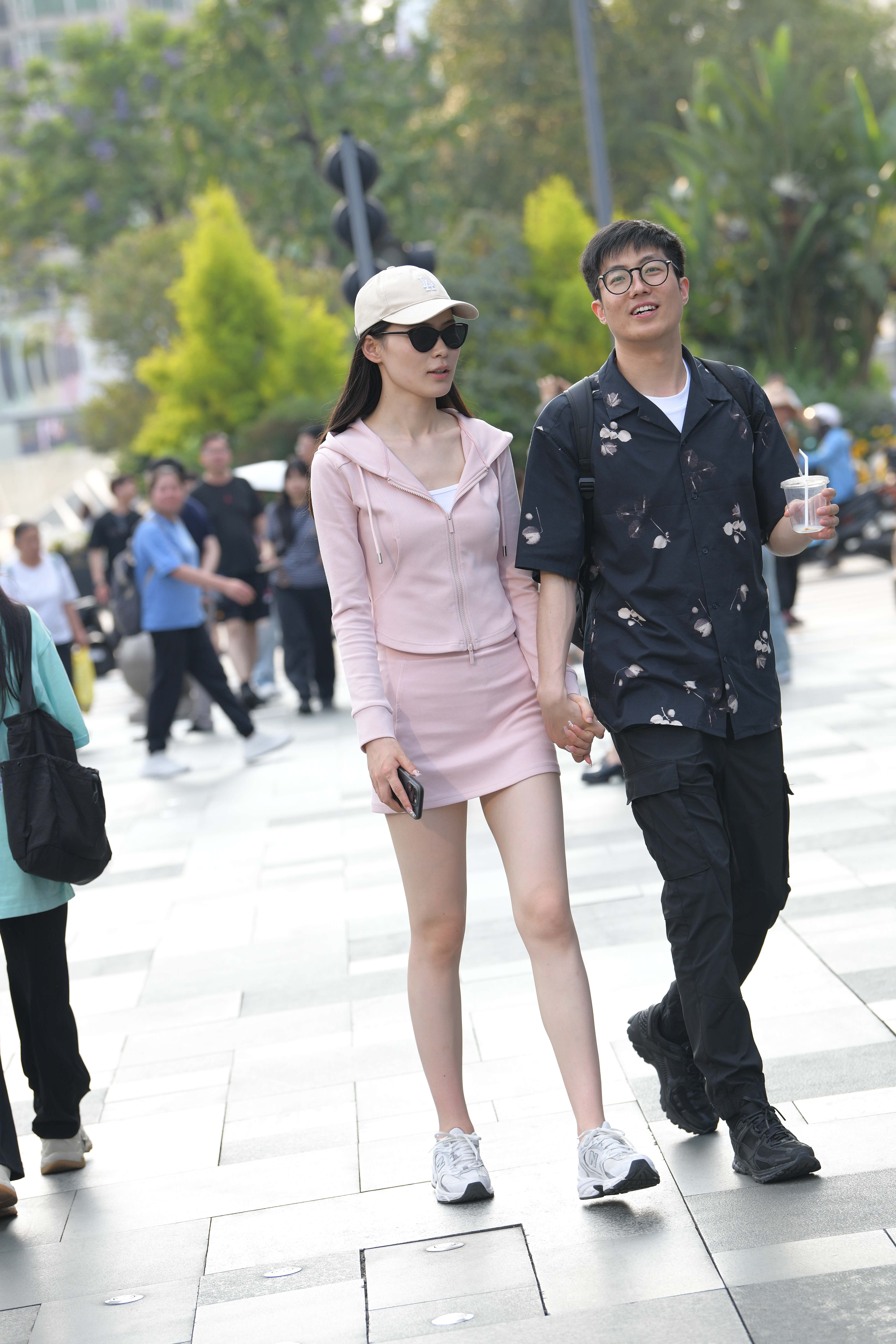 GS-K408 街拍素人，美腿粉色女生 【80P1V 2.47G】