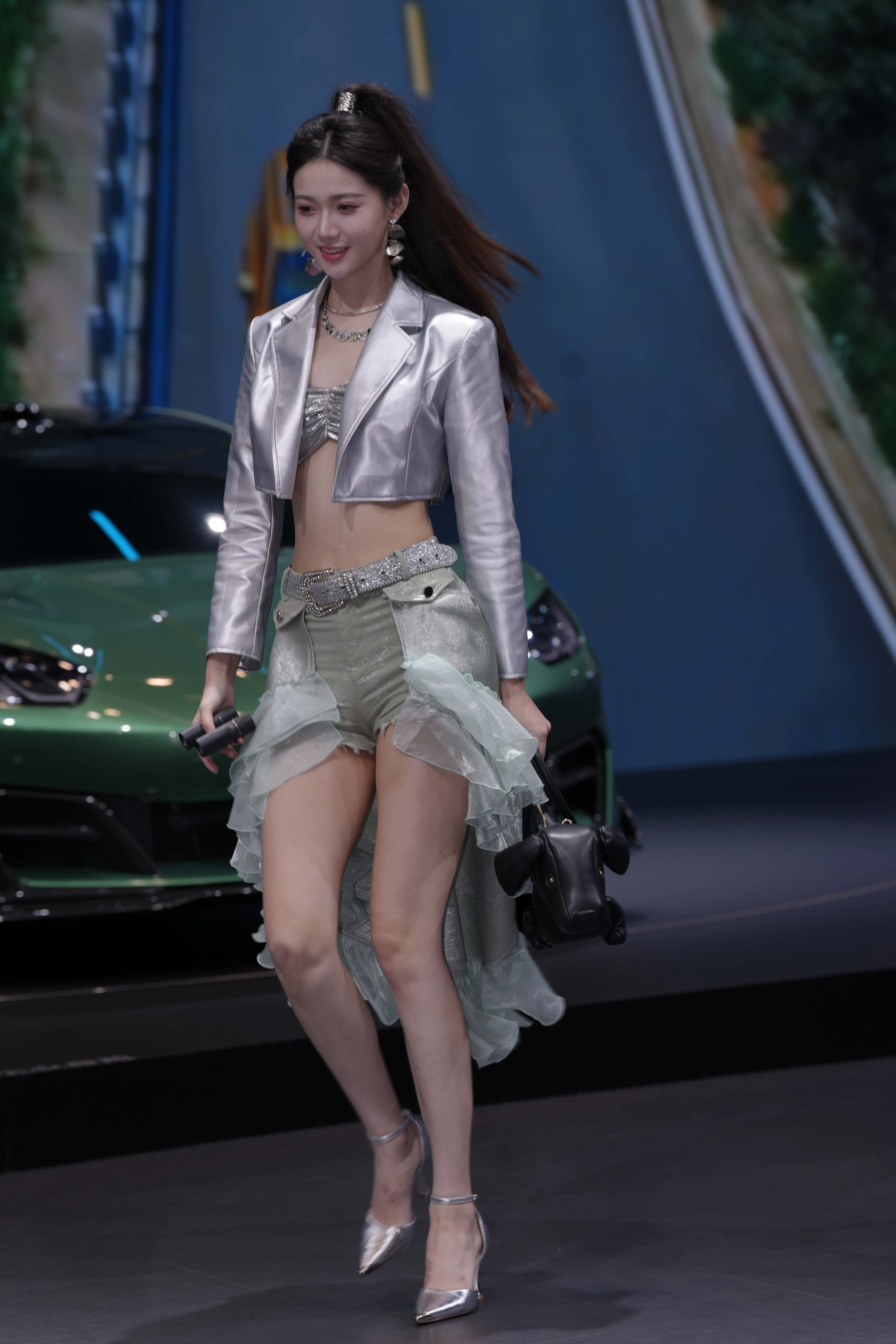 No.10794 方程豹展台美模 [521P-8.58GB]