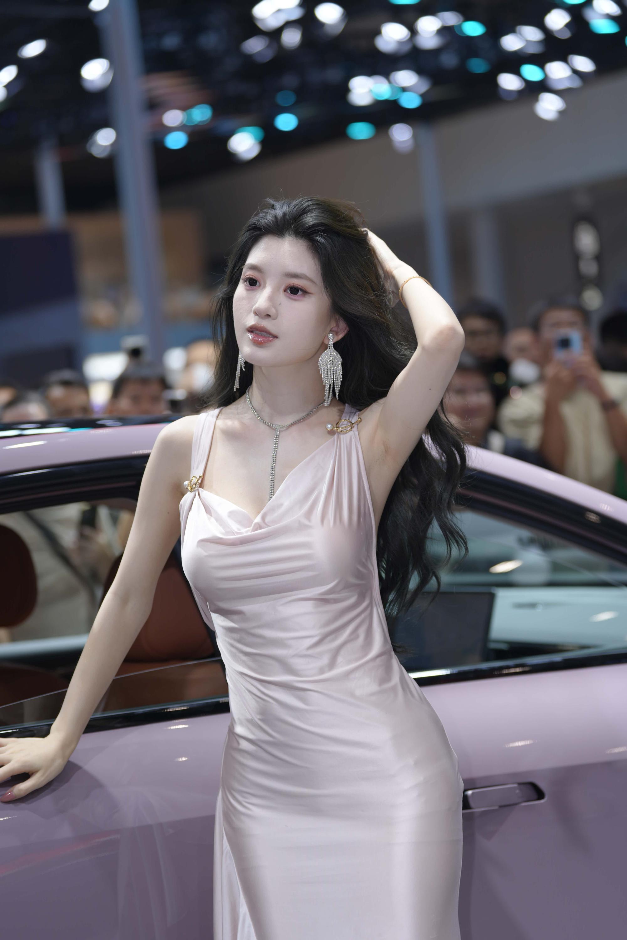 No.10679 车展长裙BB酱 [204P2V-3.99GB]