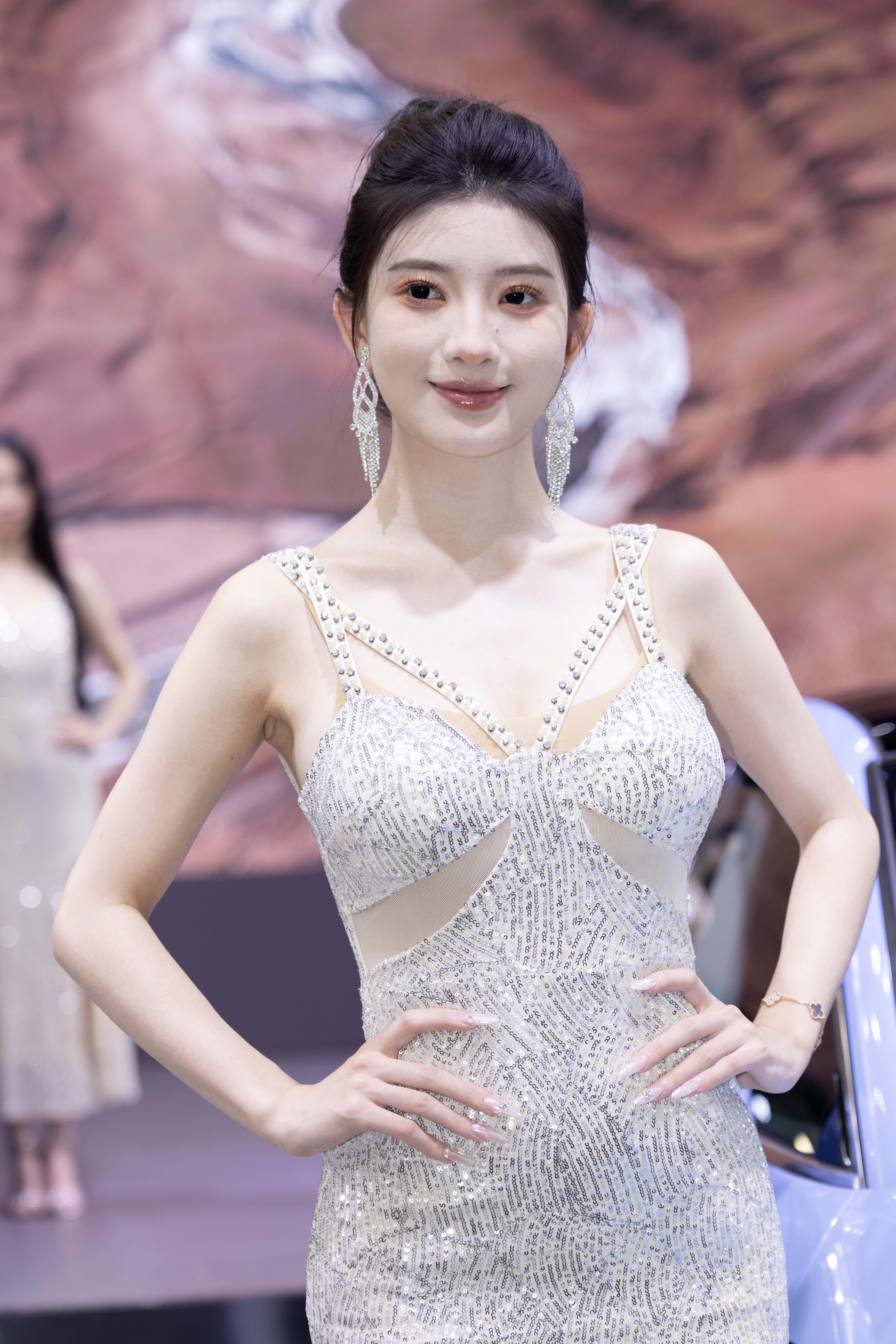 No.10699 苏州车展网红BB酱 [156P-1.51GB]