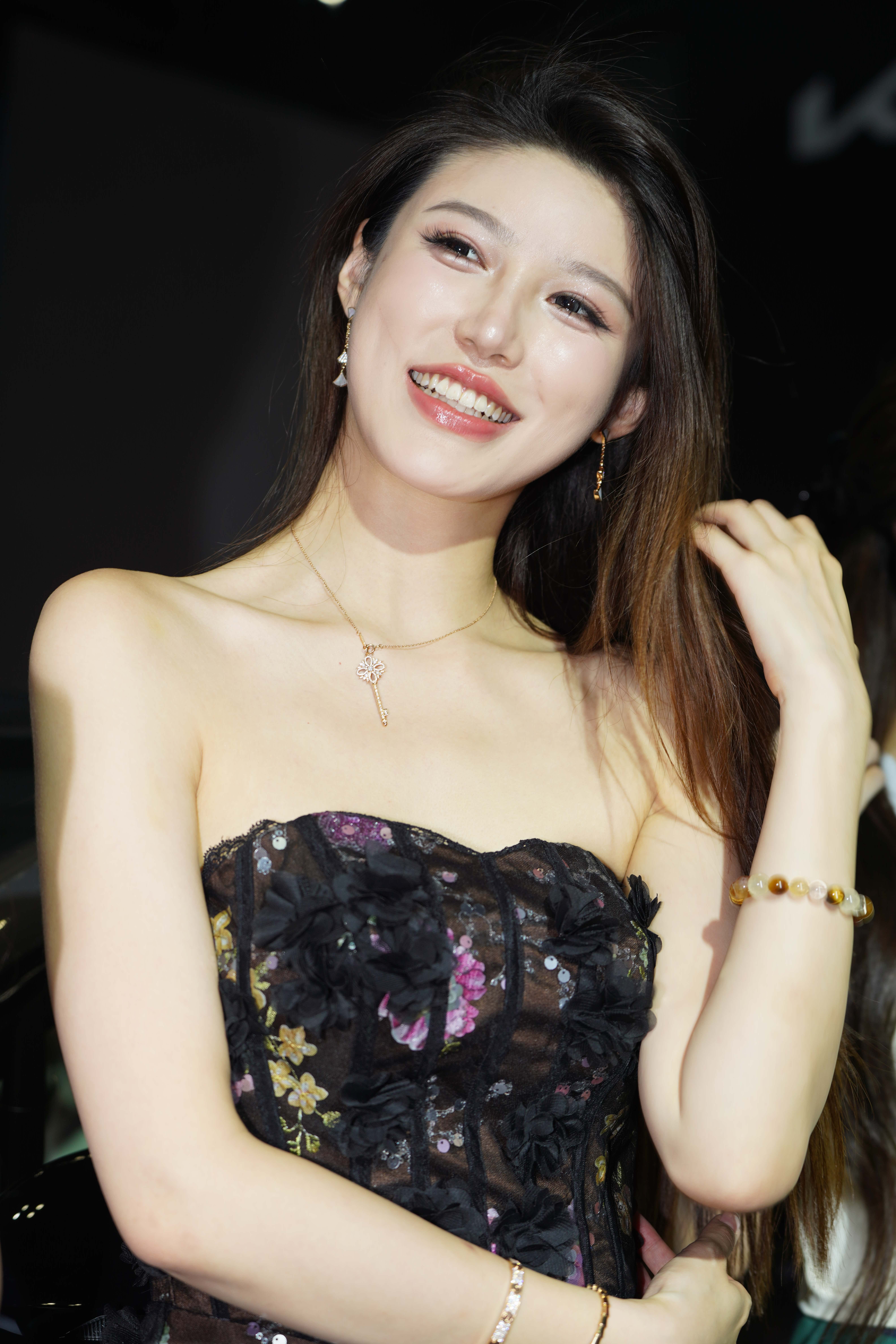 No.10771 小乌苏黑裙 [241P3V-9.24GB]
