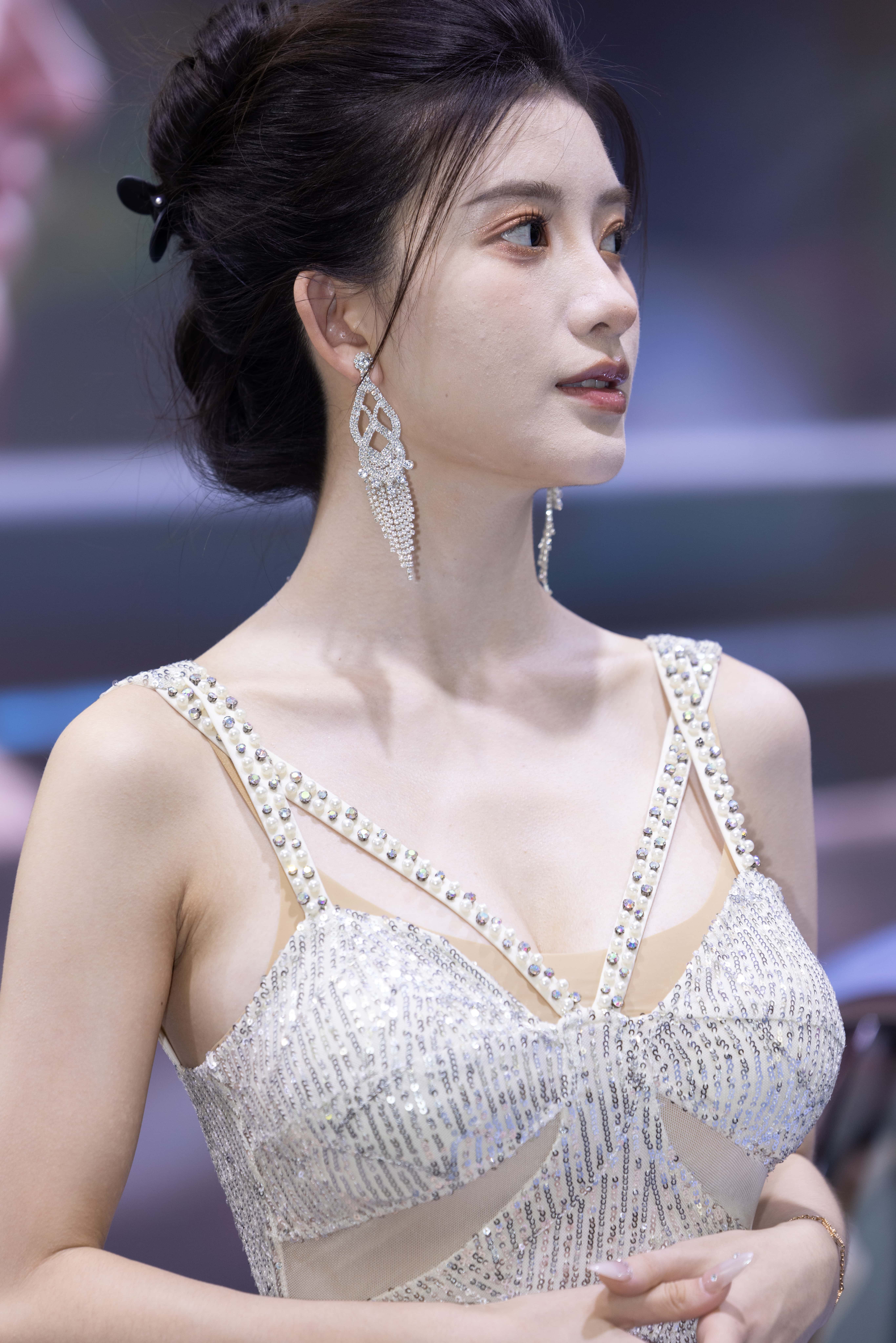 No.10699 苏州车展网红BB酱 [156P-1.51GB]