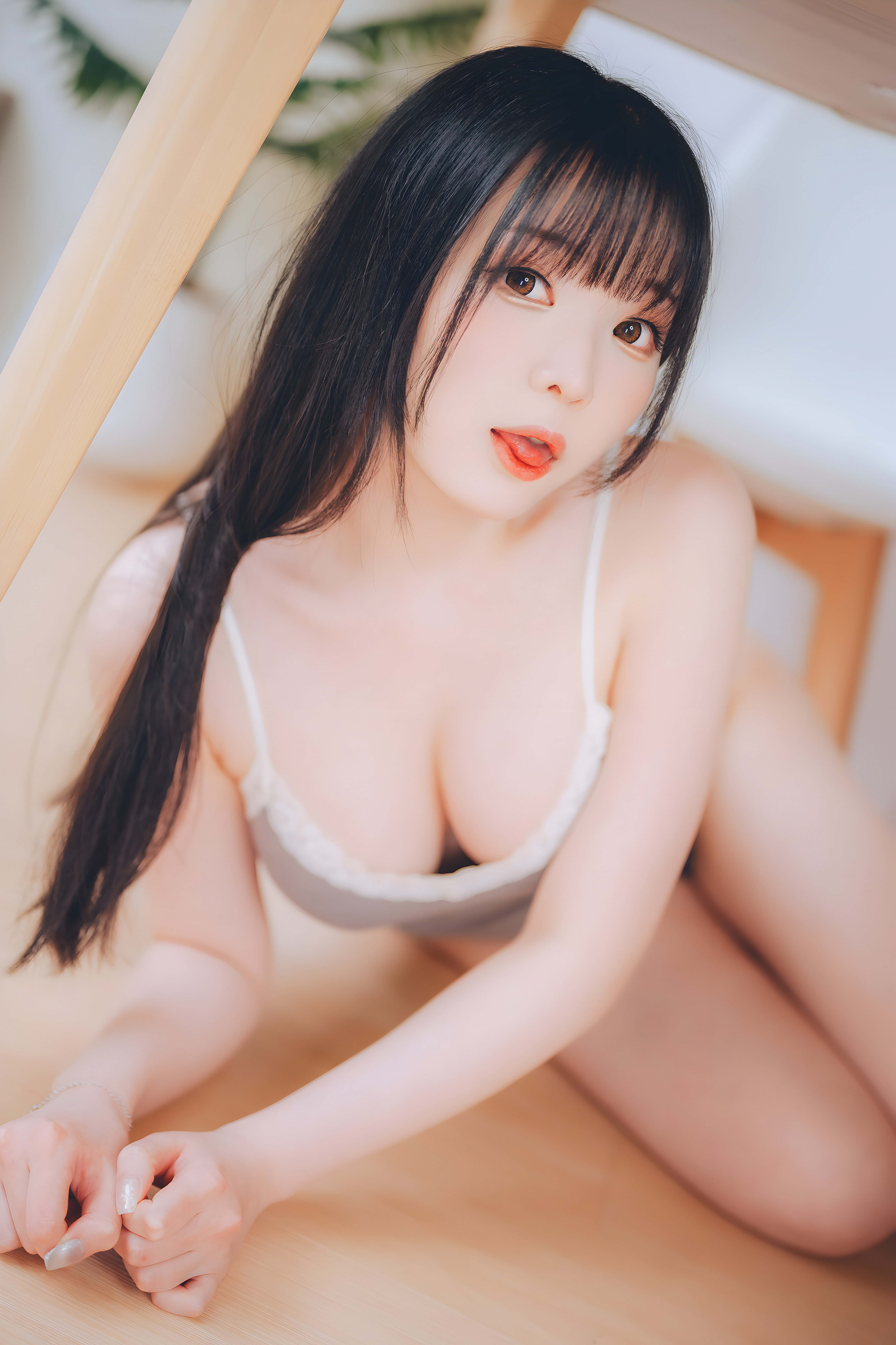 微博妹纸霜月shimo - 週末彼女 [100P-1.24GB]