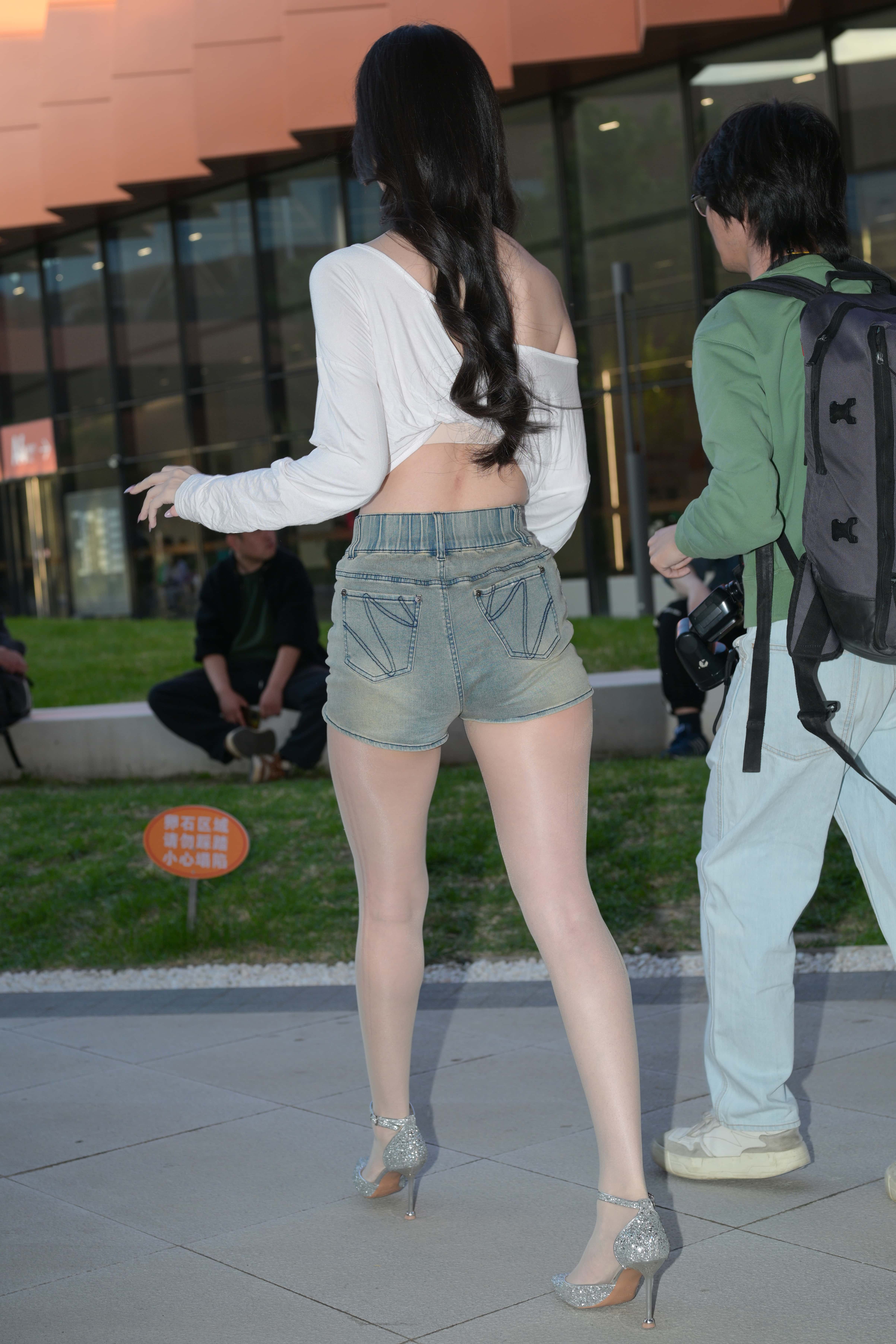 No.10711 清纯靓丽肉丝 [90P1V-6.38GB]
