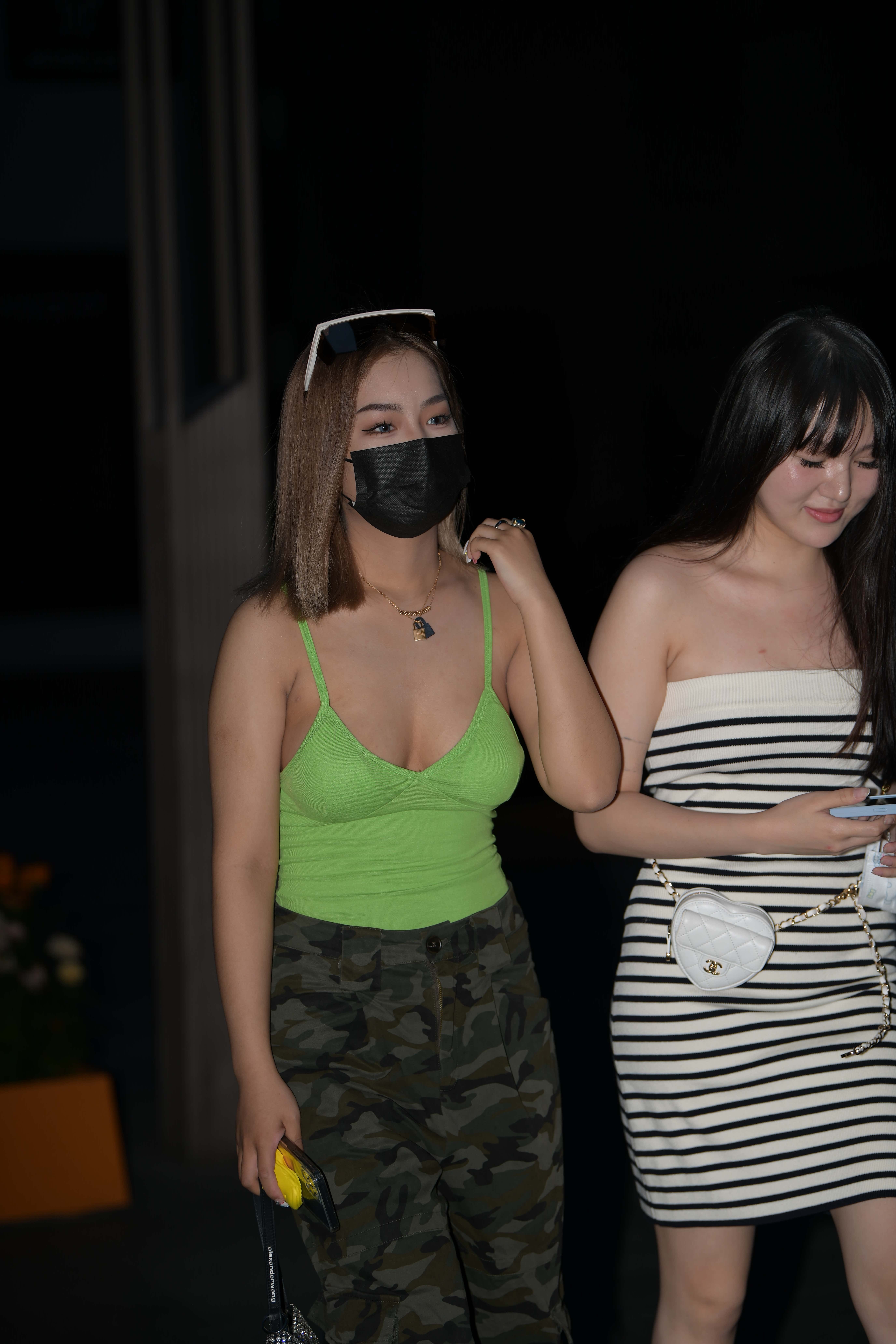 夜拍吊带闺蜜 【168P 3.34G】