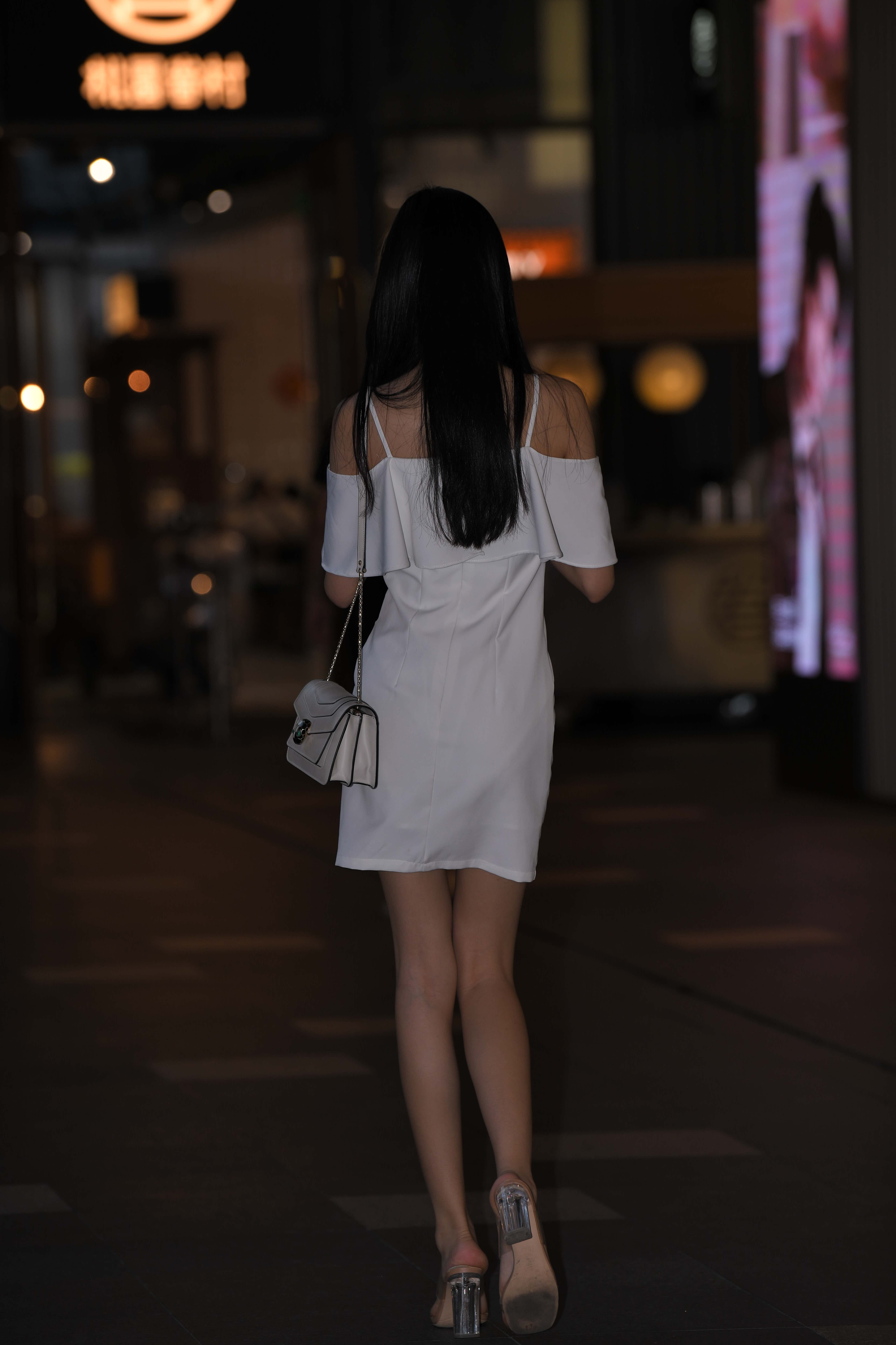 GS-X1196 苗条的白裙女子 【90P 2.25G】