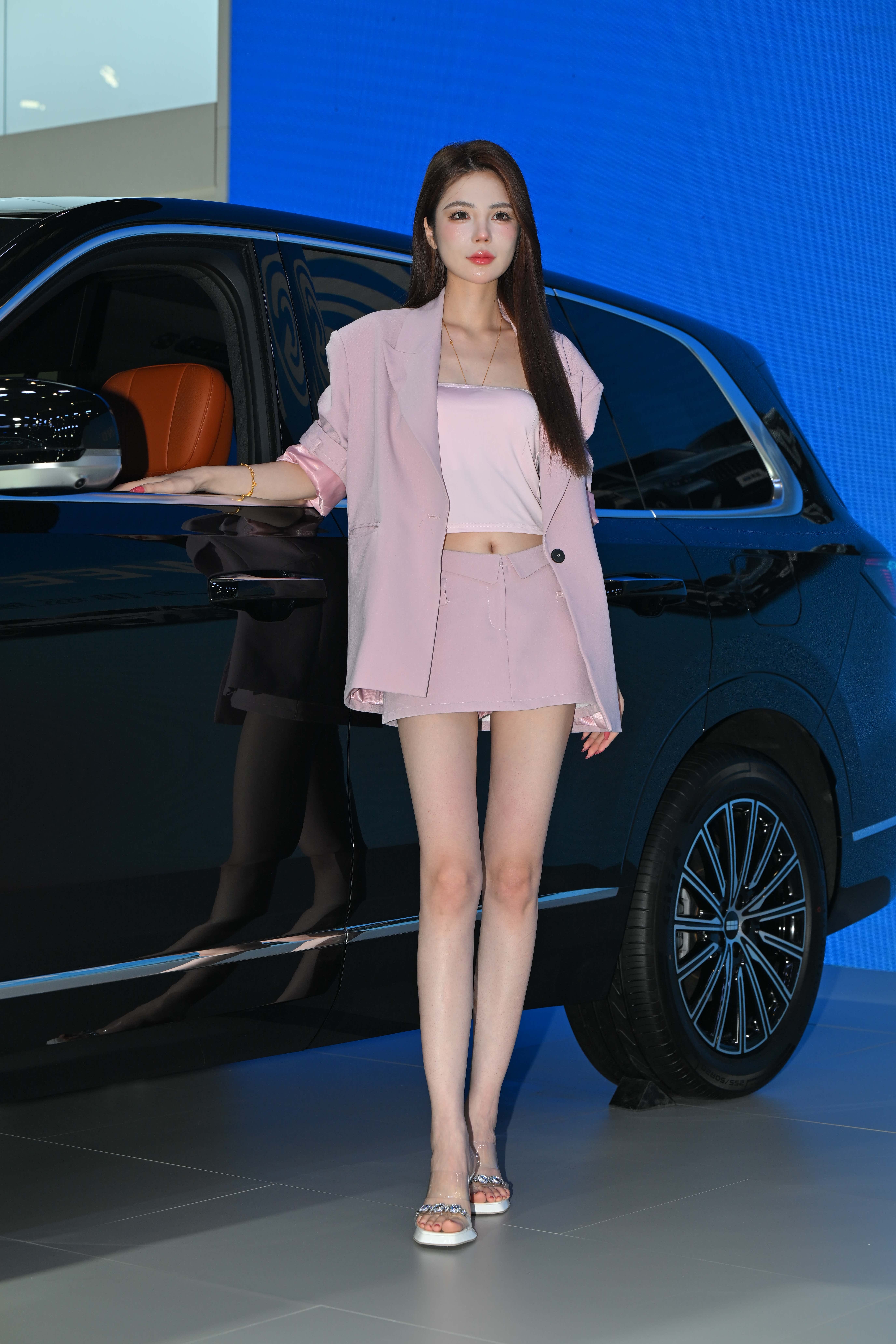No.10873 石嘉旭纤细美腿 [137P1V-7.84GB]