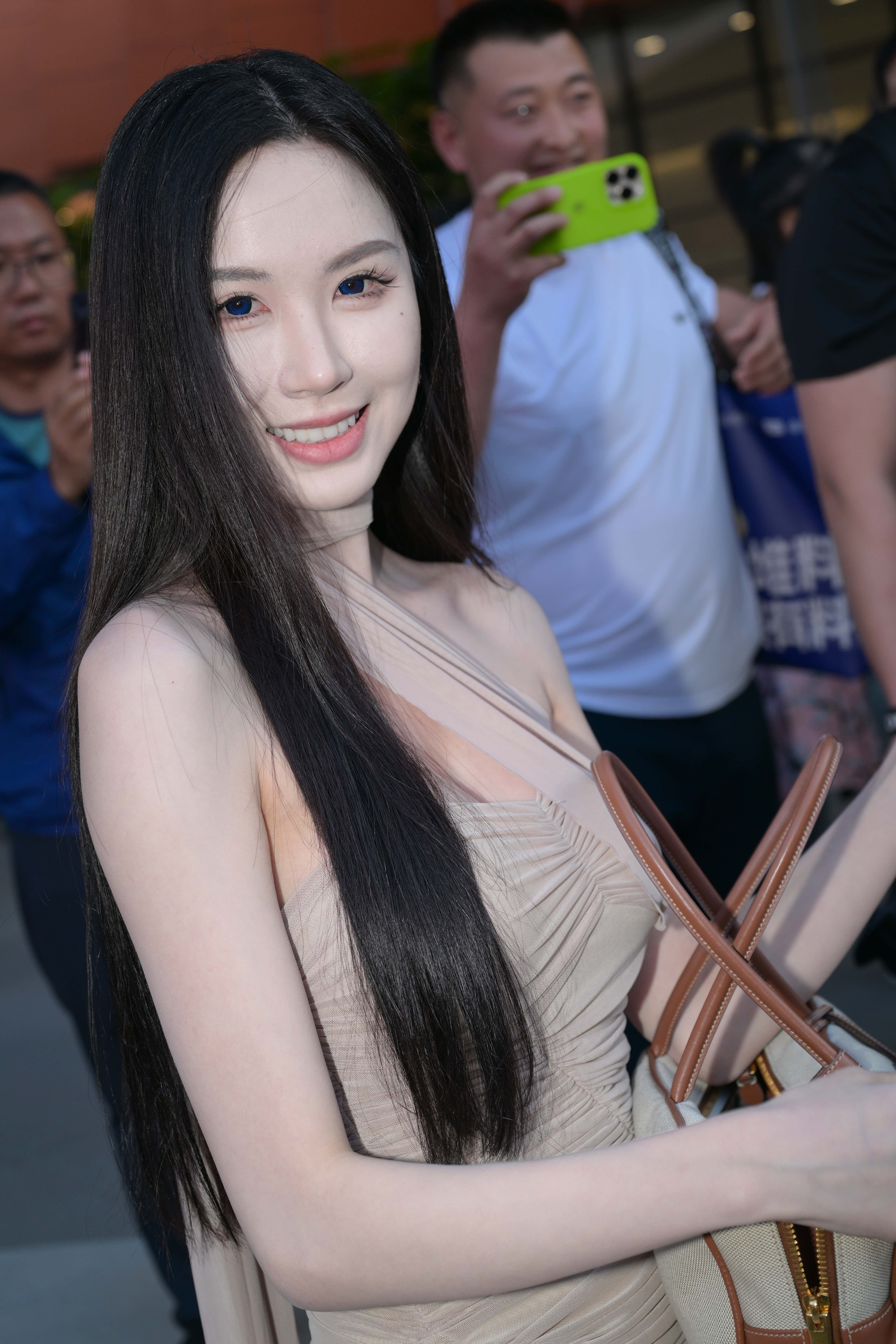No.10832 气质美女弯弯弯灰 [88P-2.16GB]