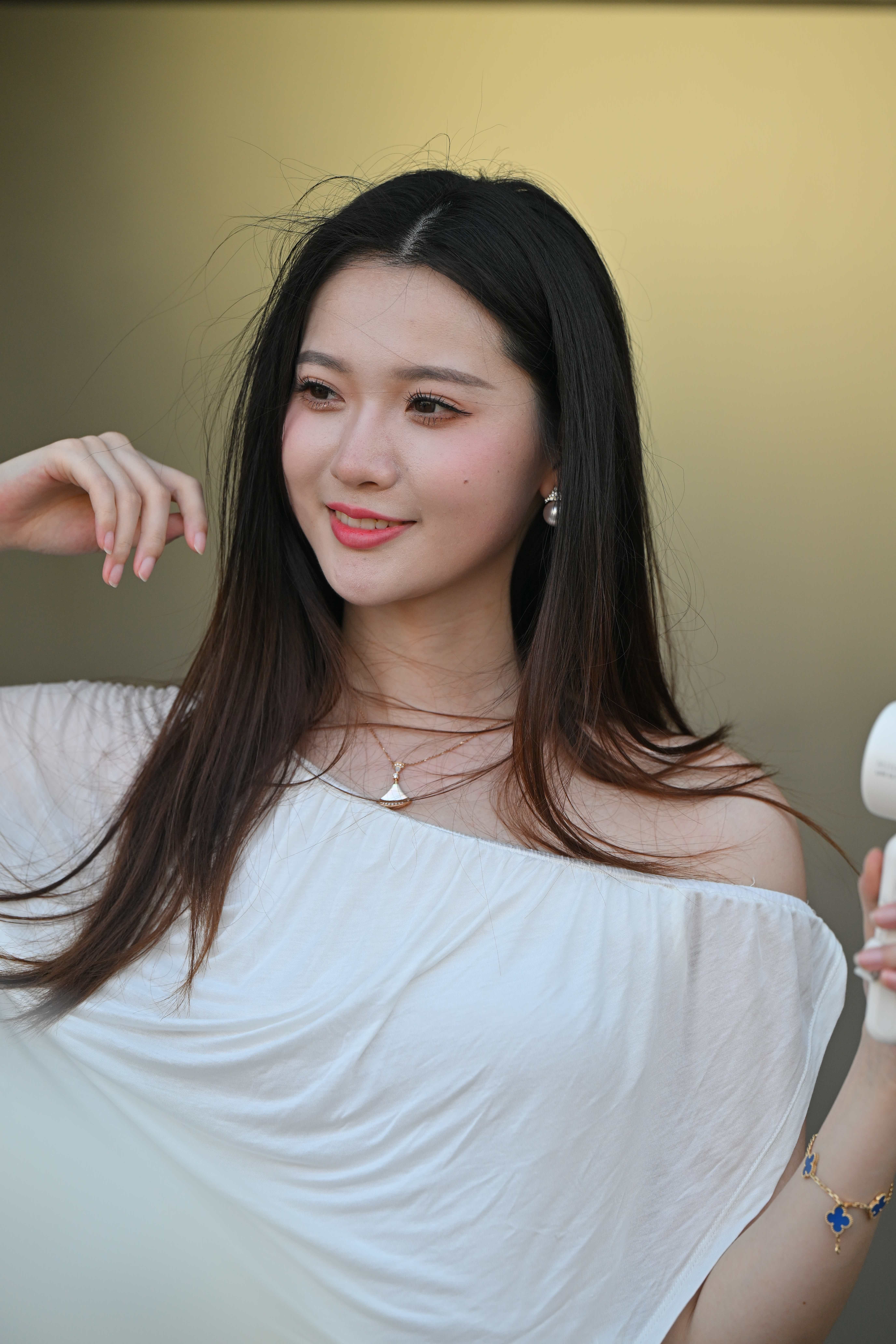 GS-X1258 热裤大长腿苗条美女 玉米徐 【93P 1.88G】