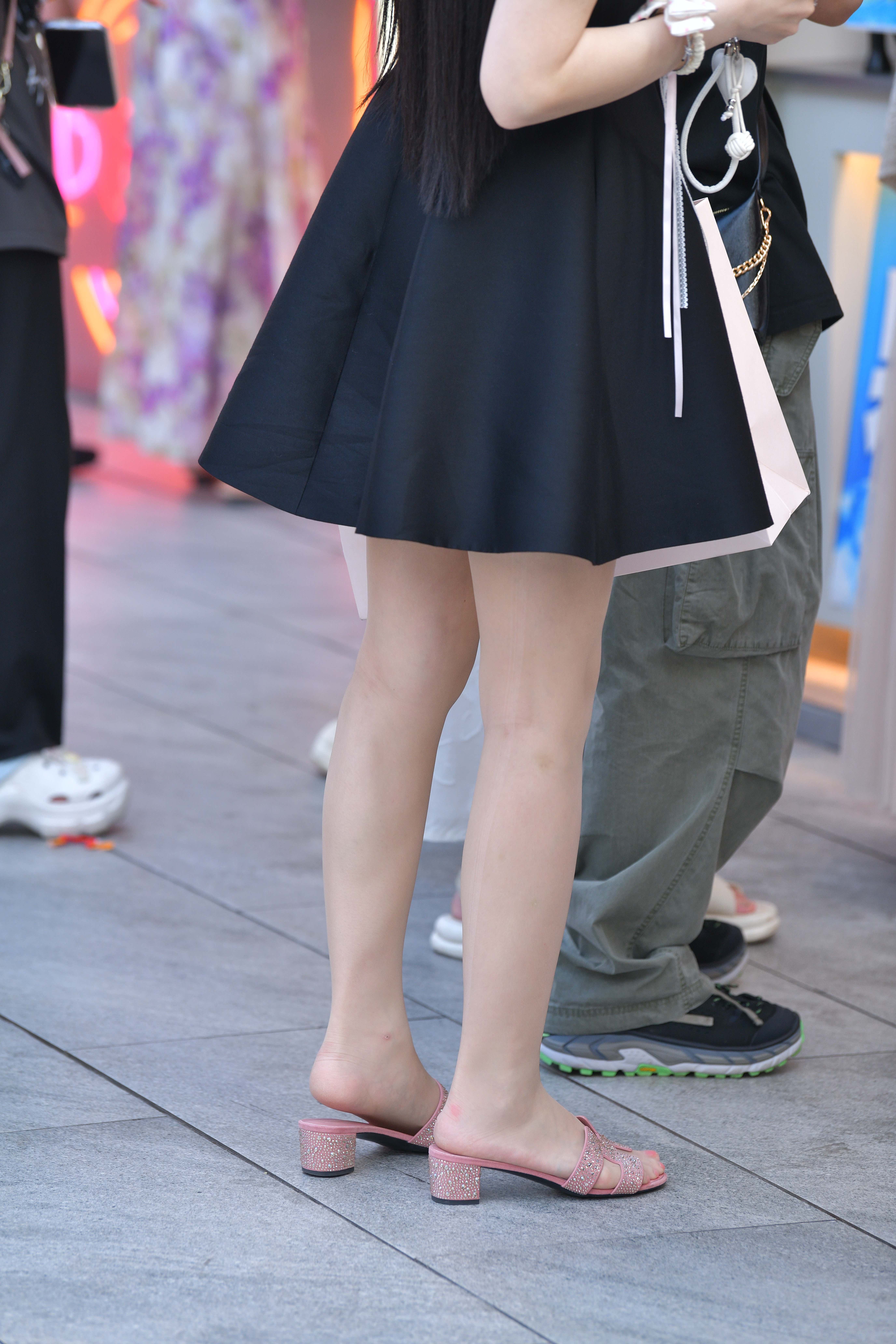 No.10798 超薄丝拖鞋黑裙 [101P-2.20GB]