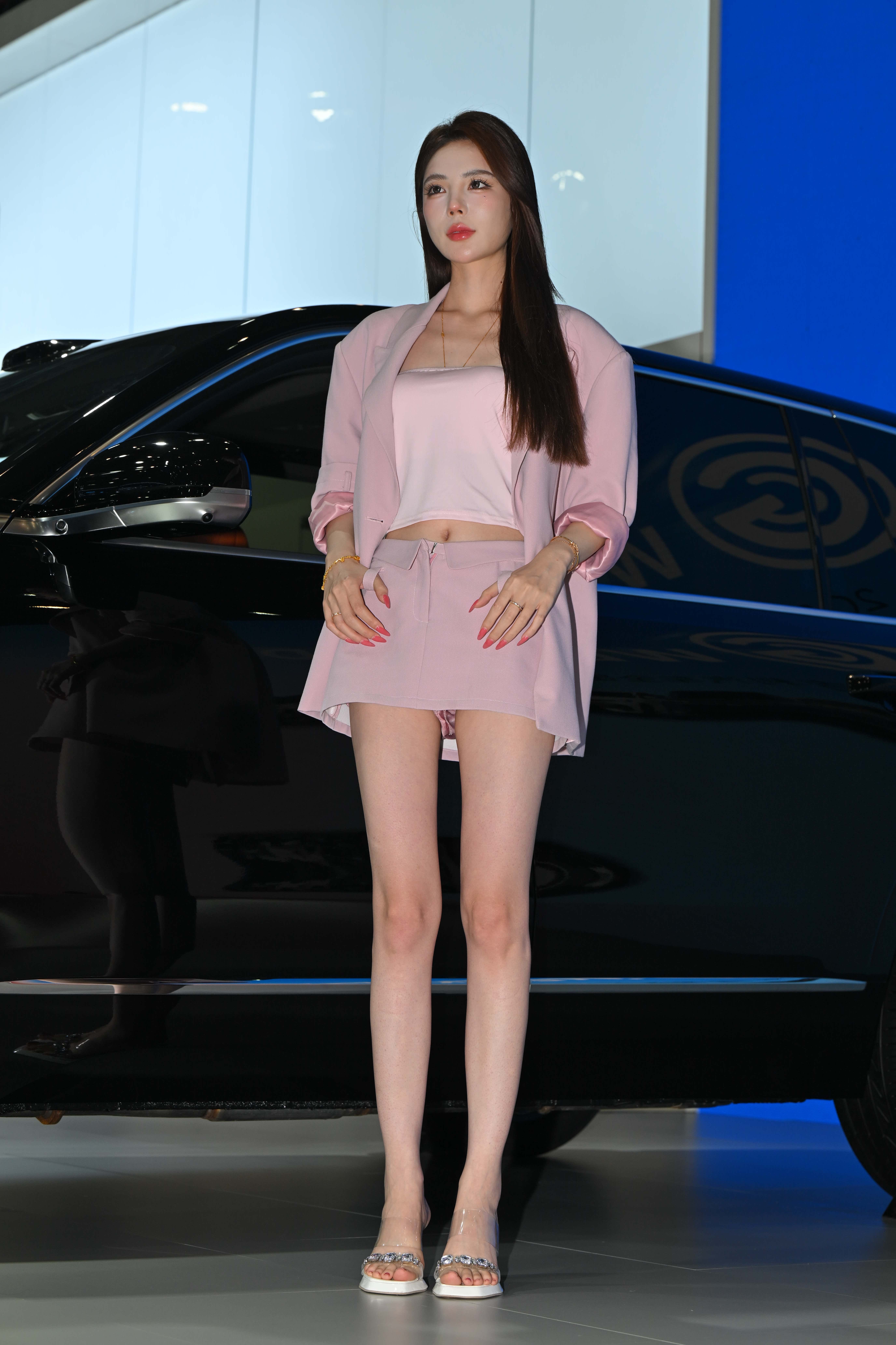 No.10873 石嘉旭纤细美腿 [137P1V-7.84GB]