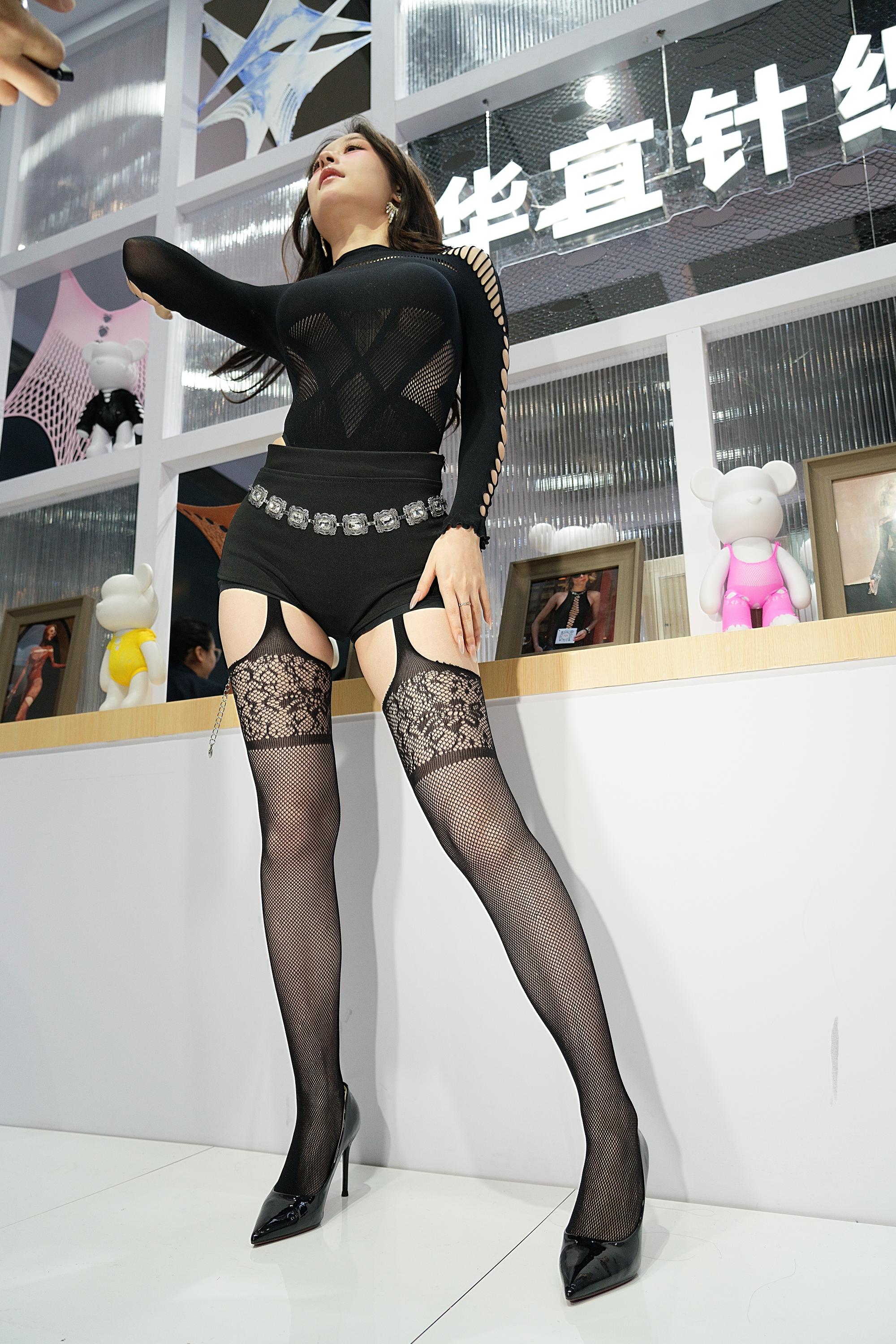 GS-X1243 满屏大长腿-辣妹风黑色镂空蕾丝渔网袜 【104P  4.95G】