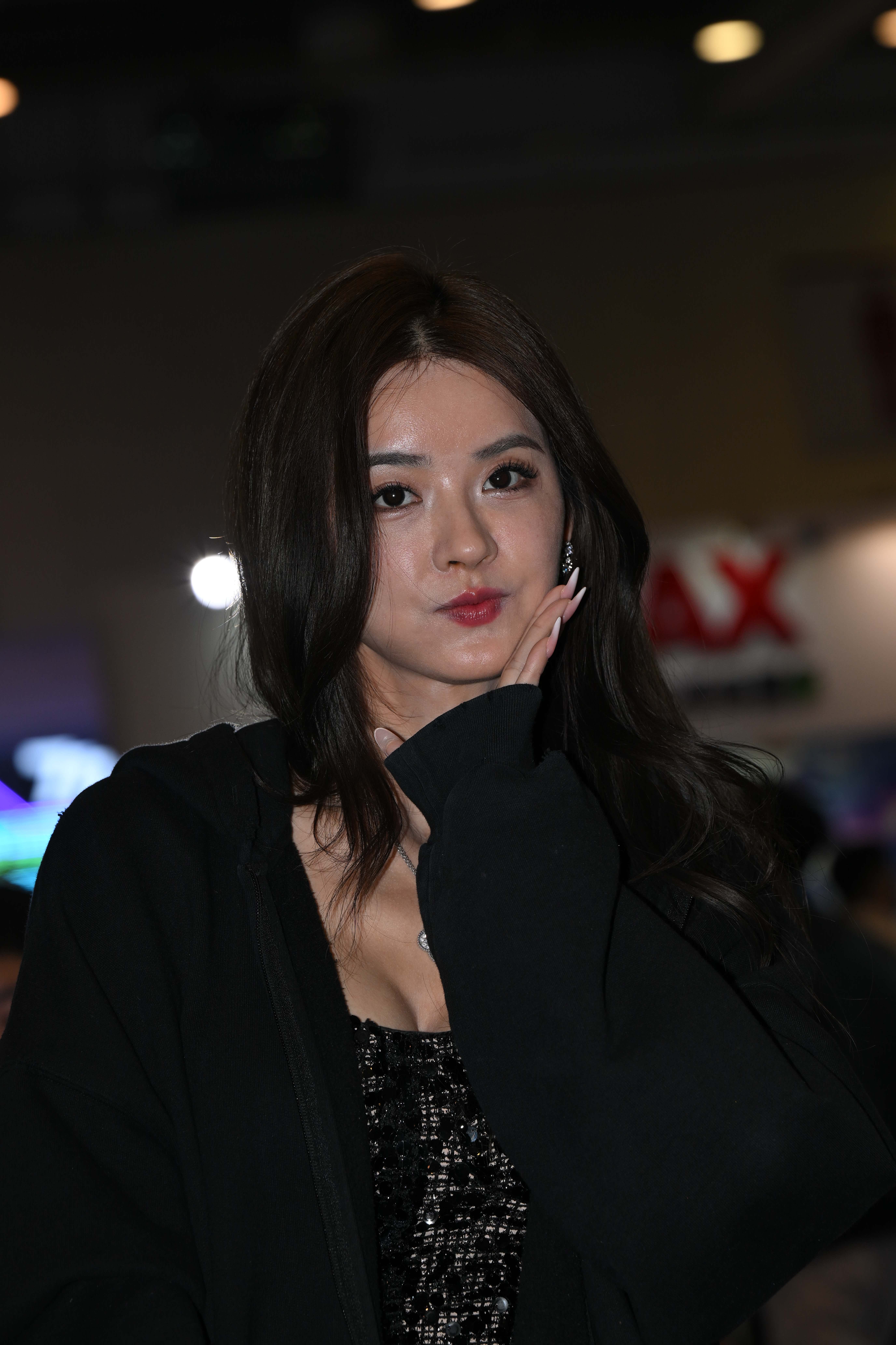 No.10922 丰满的五月儿 [75P-1.66GB]