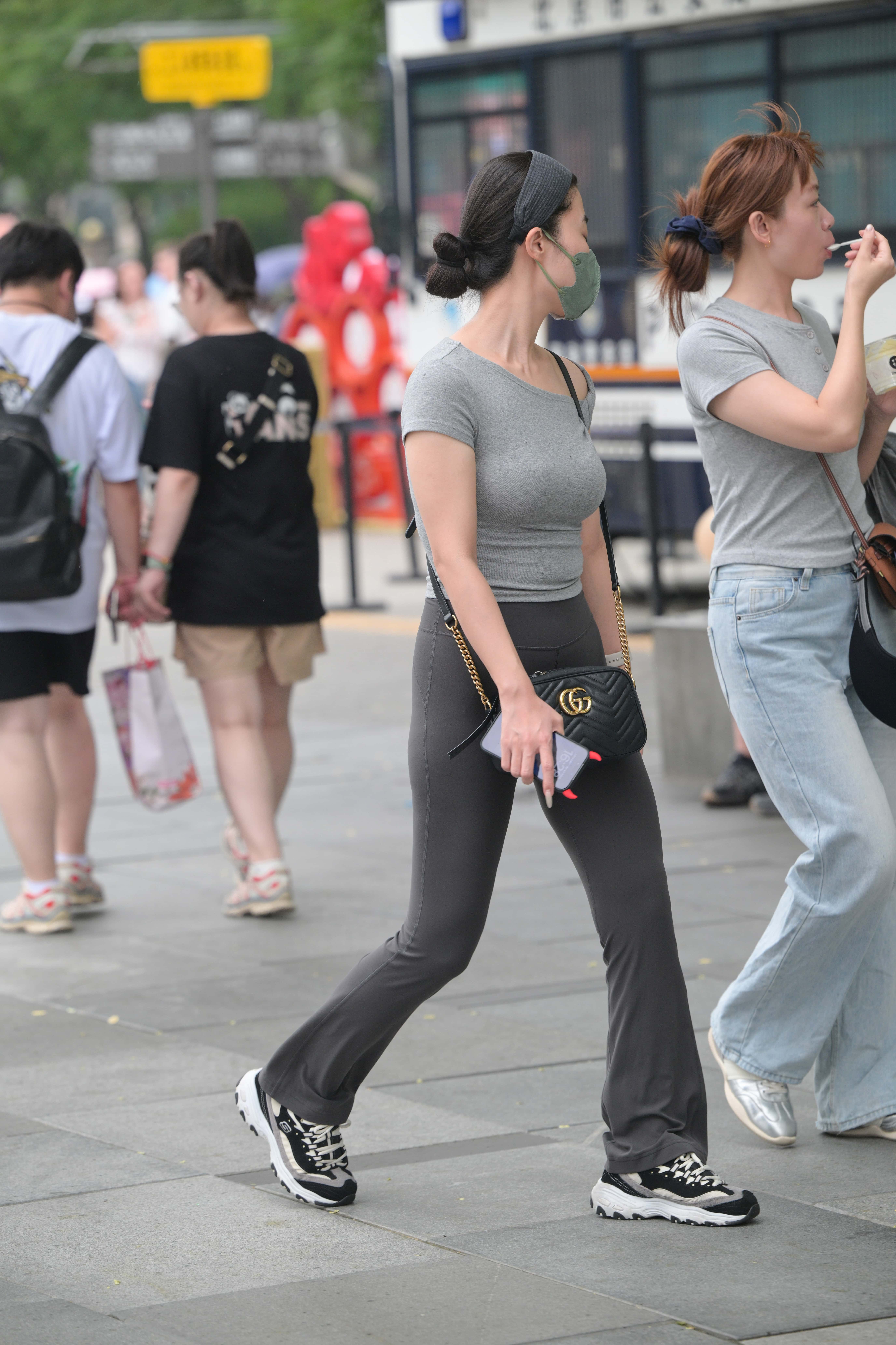 GS-T1273. 丰满紧身小妹 【101P  2.68G】