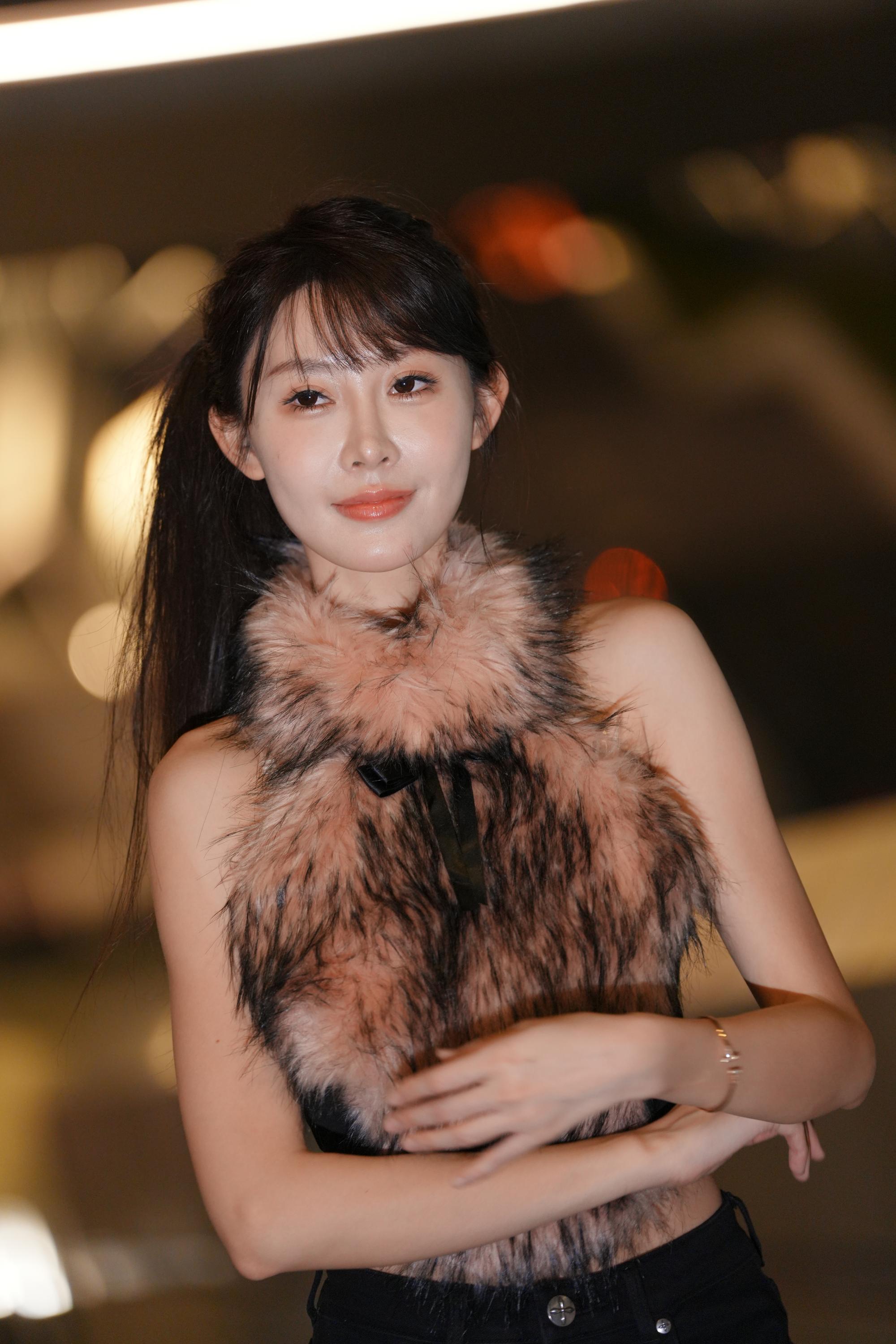 No.11016 靓丽菠萝酱 [161P-3.37GB]